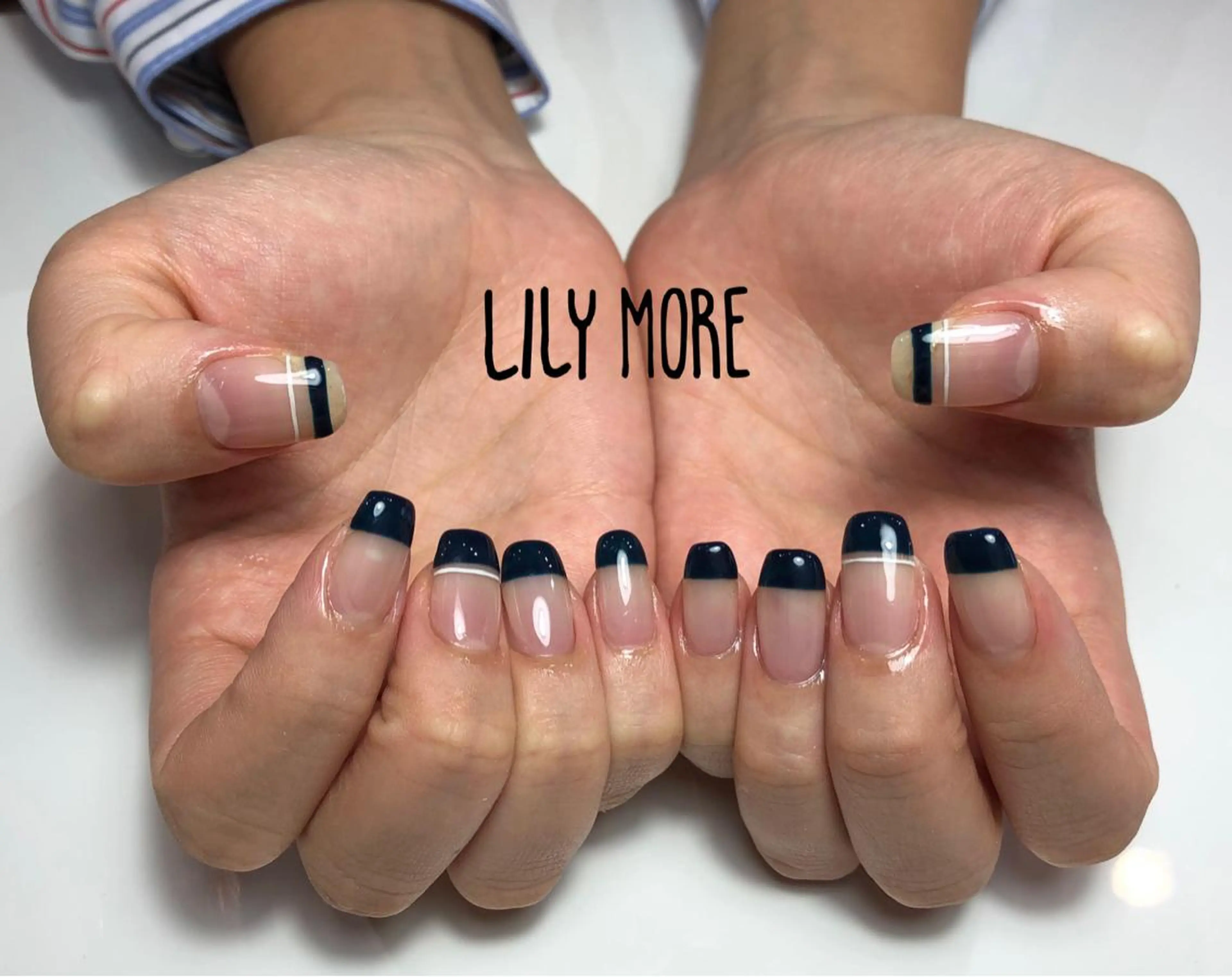 ネイル フレンチネイル ネイビー Lily closetのネイルデザイン