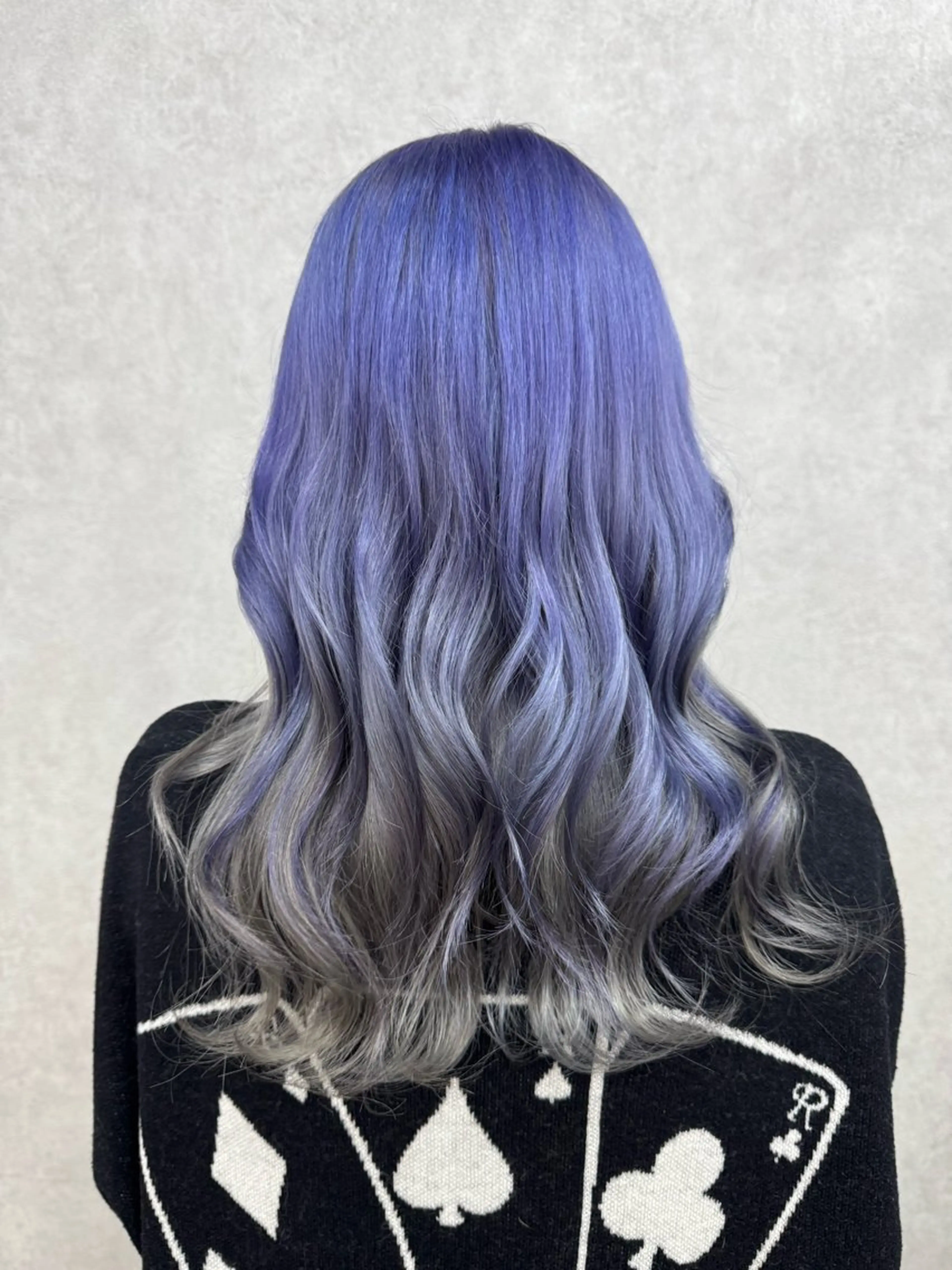 ロング カラー ブリーチ インナーカラー シルバー バイオレットカラー 🍎暖色カラーで大人 可愛く🍒齋藤すみれのヘアスタイル
