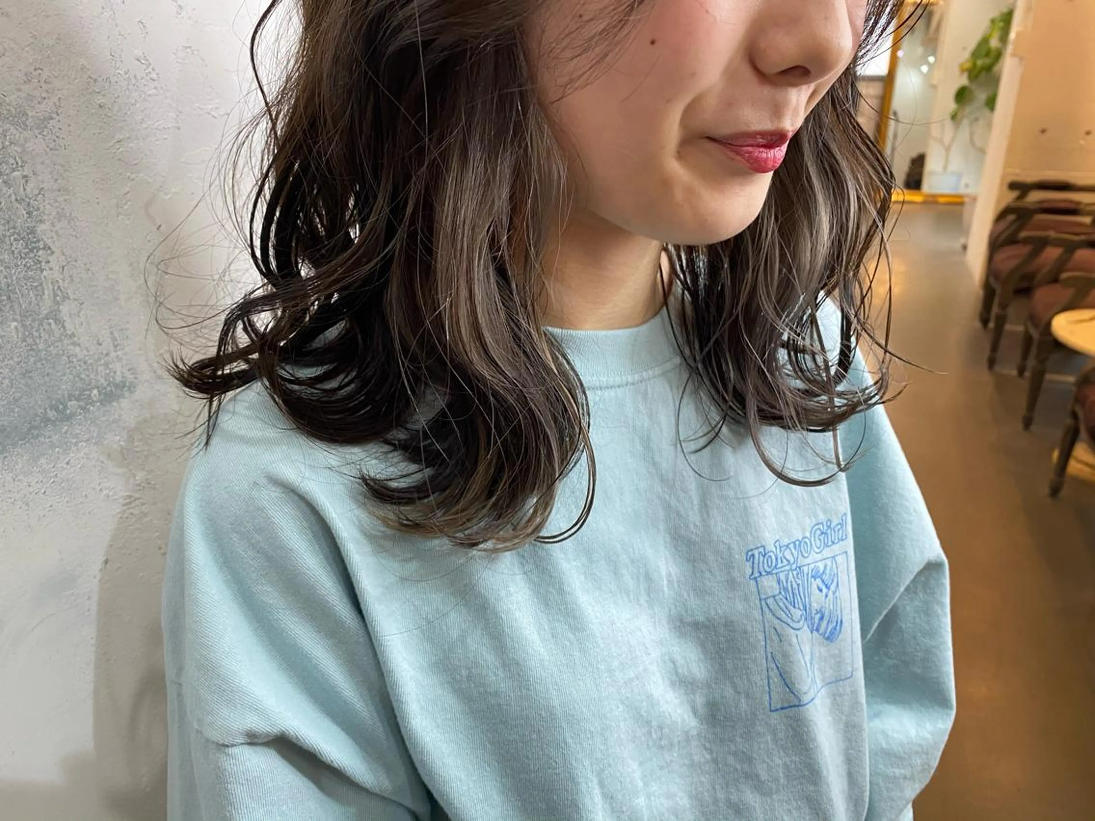 ミディアム カラー ベージュカラー ブリーチ イヤリングカラー ミルクティーベージュ ヘアカラー トリートメント 🍑艶髪✖️暖色系 ✨momoka🍑のヘアスタイル