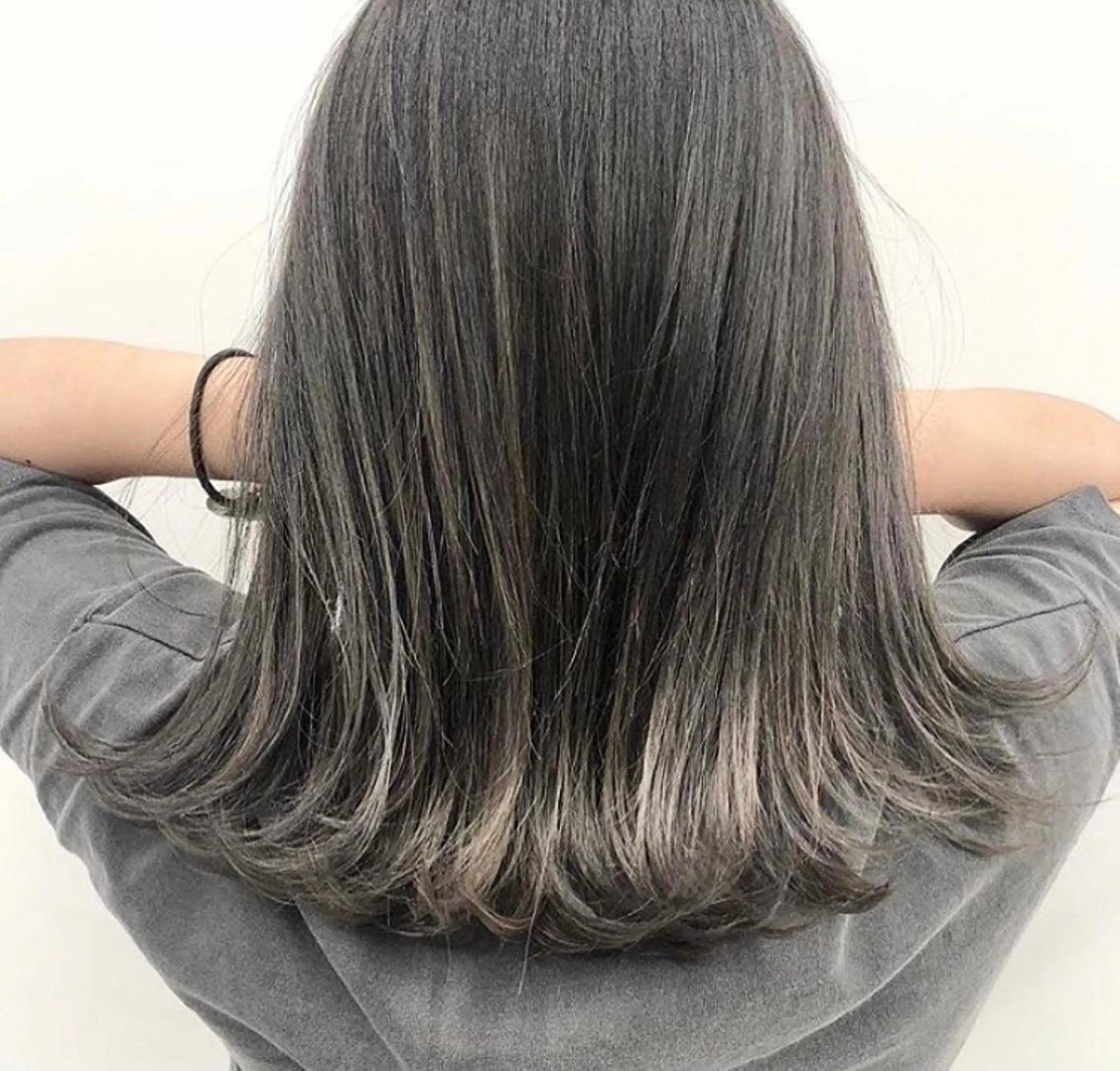 ミディアム 亀川蓮 Agu hairのヘアスタイル