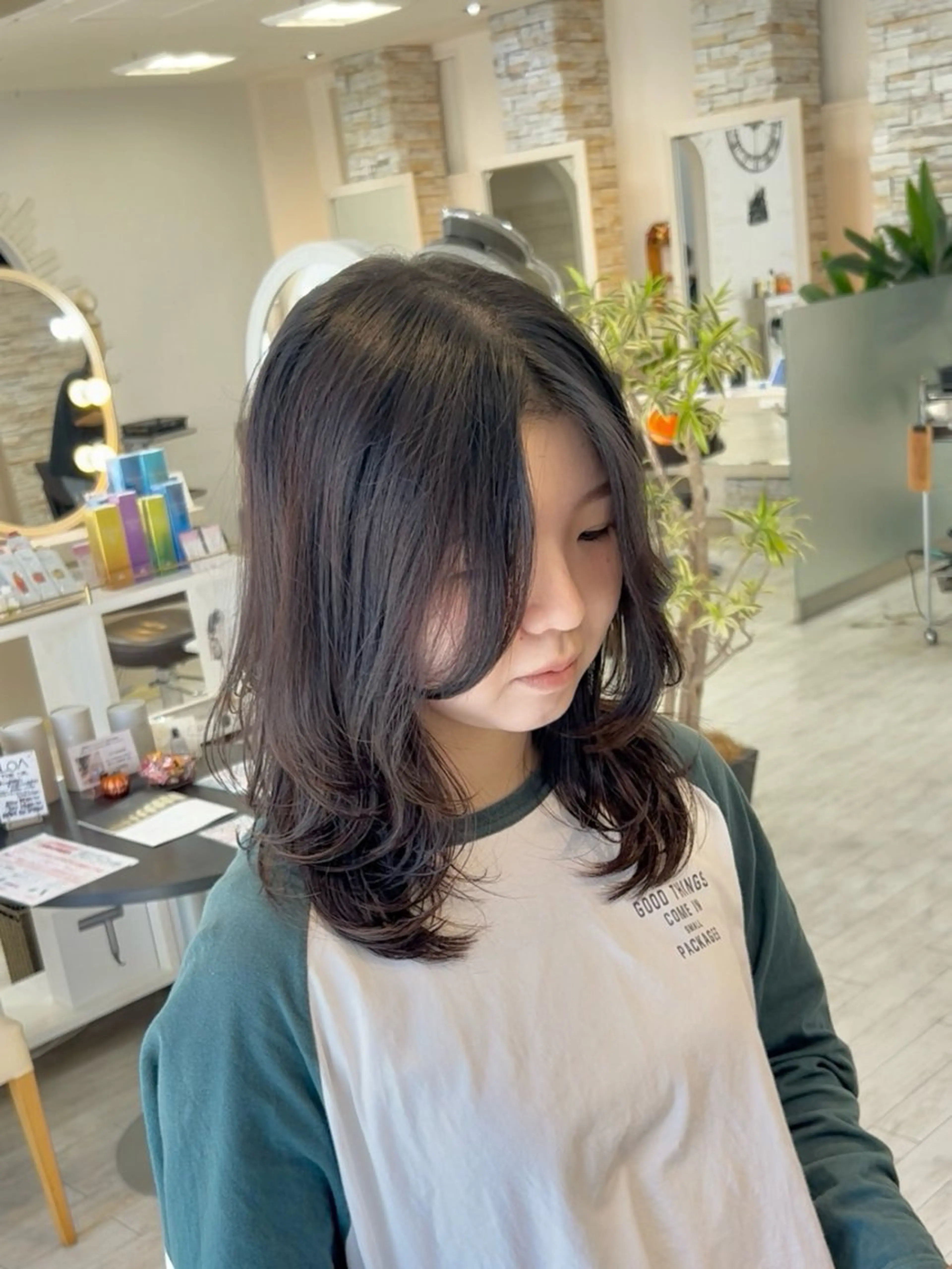 ミディアム くびれヘア ハッシュカット 韓国風ヘア レイヤーカット 小顔カット カット やまもと ほなみのヘアスタイル