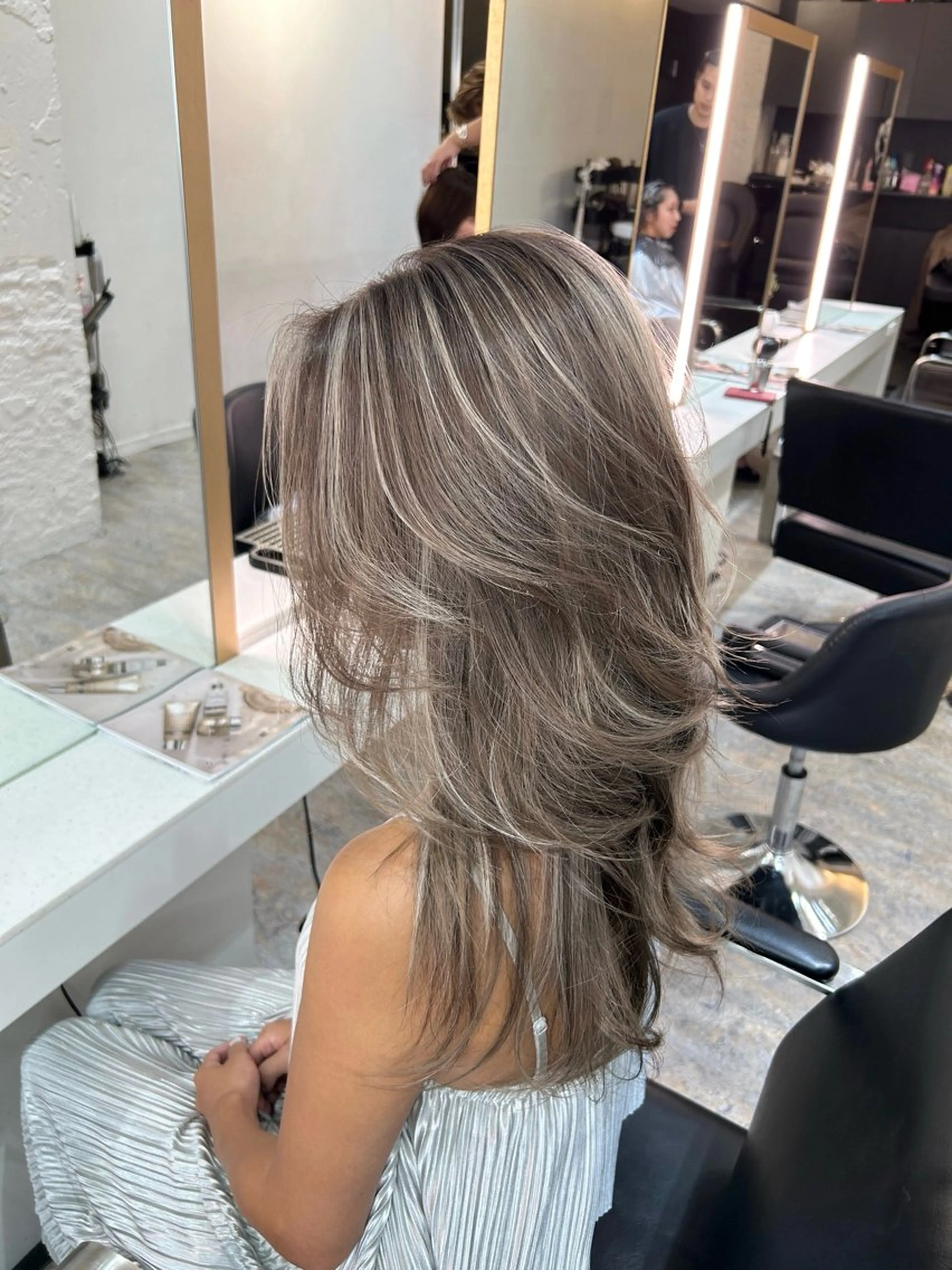 ロング カラー ハイライトカラー ハイライト カット ヘアカラー トリートメント レイヤーカット BLend 渋谷のヘアスタイル