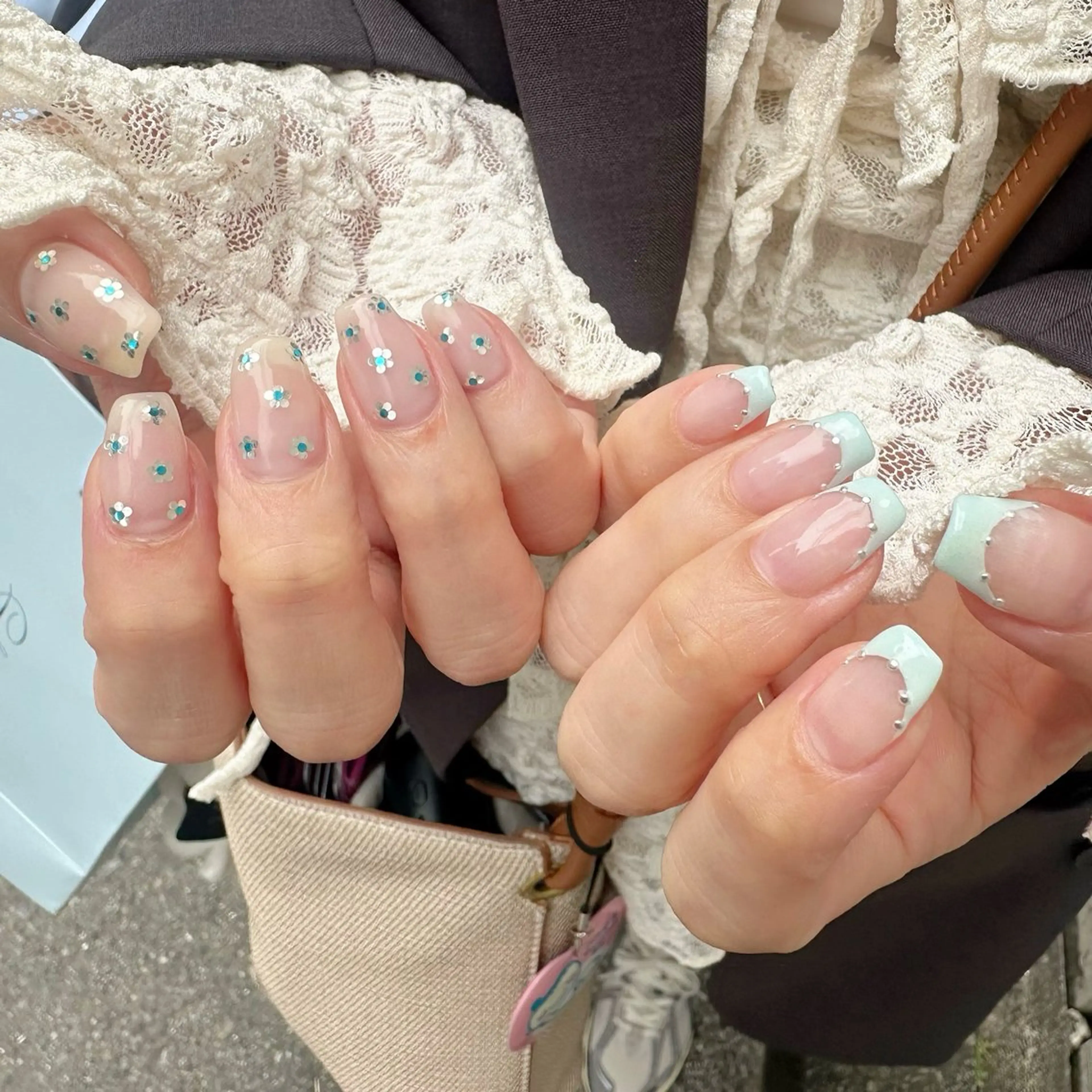 ネイル フレンチネイル ホログラムネイル 氷ネイル・うるうるネイル 韓国ネイル 水色 🪞KAPE NAIL 🪞のネイルデザイン