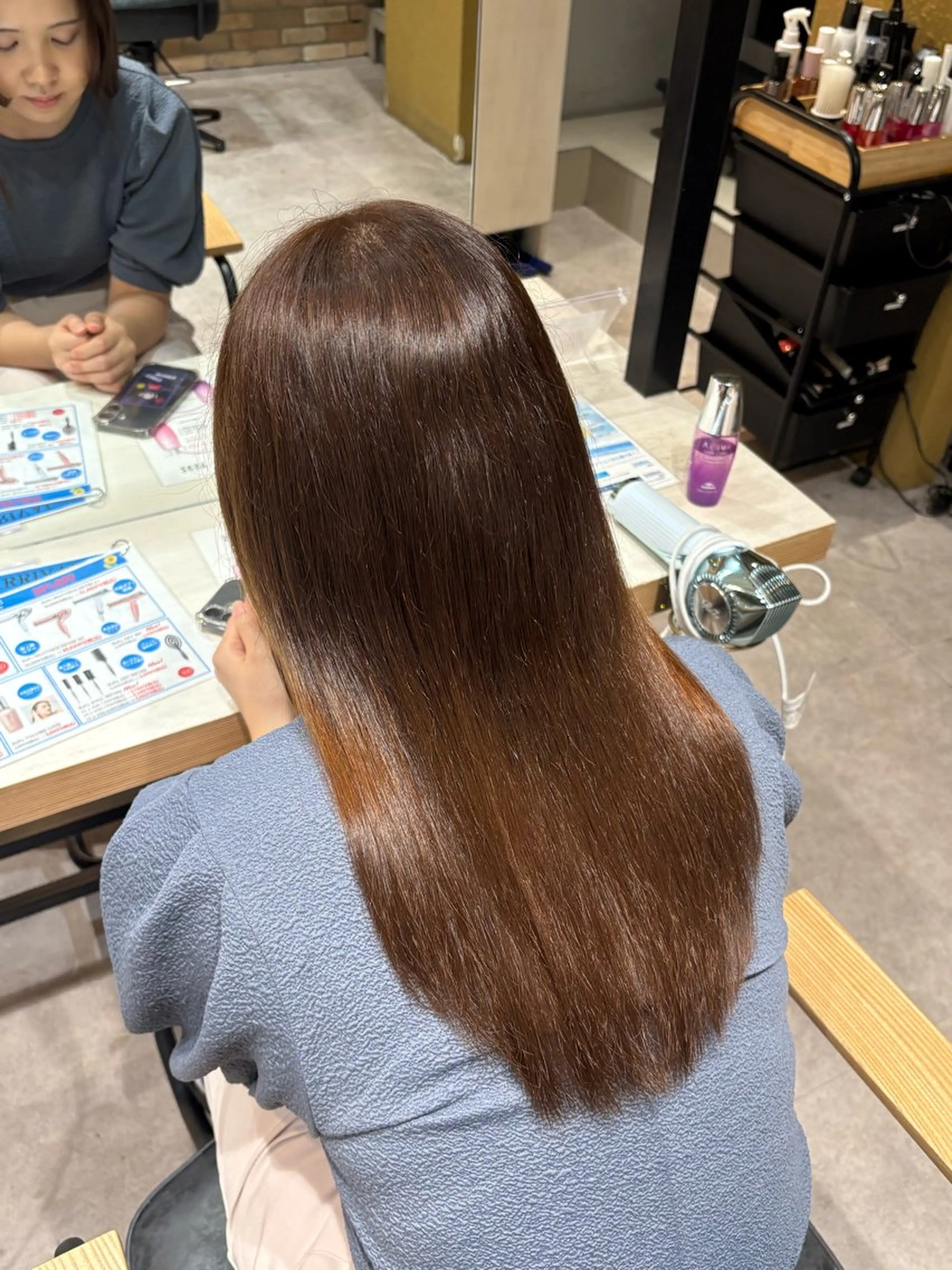 セミロング フェザー/シャドウ/ メッシュパーマのヘアスタイル