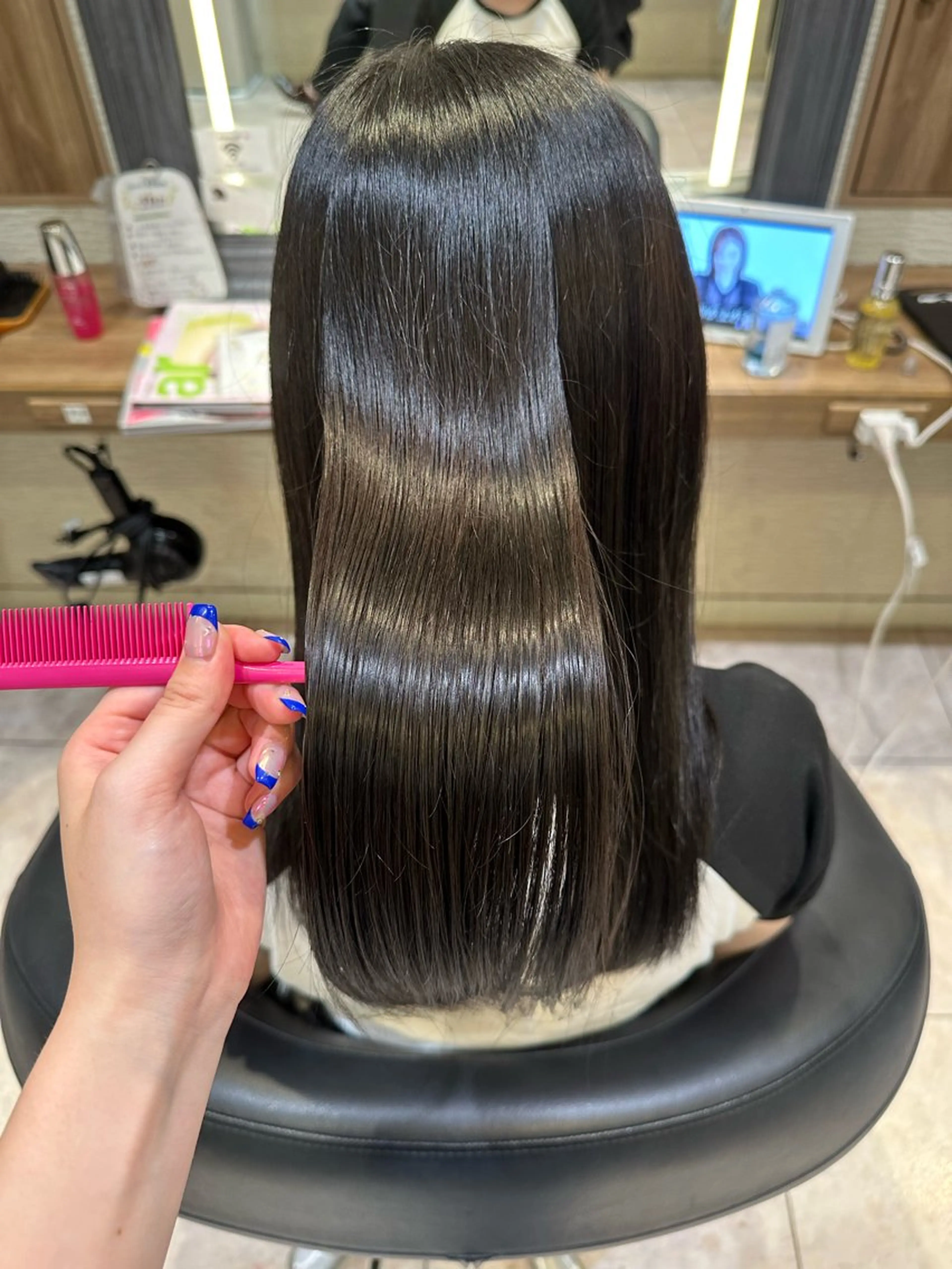 ロング パーマ×レイヤー| カラー カホ🪩🤍のヘアスタイル