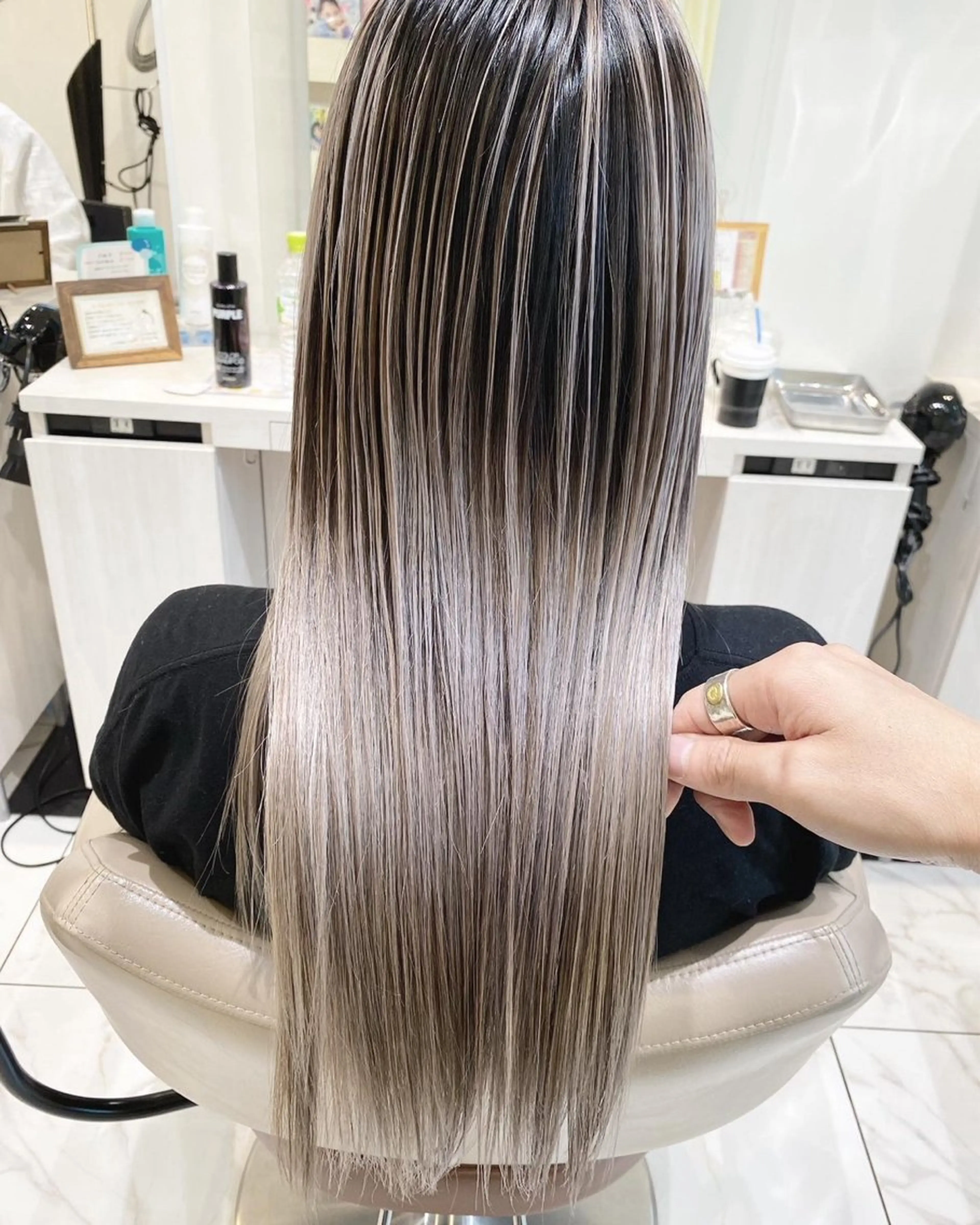 ロング カラー ベージュカラー グレージュ ハイライトカラー ミルクティーベージュ 外国人風カラー ヘアカラー トリートメント 大宮/バレイヤージュ 髪質改善/澤田隆誠のヘアスタイル