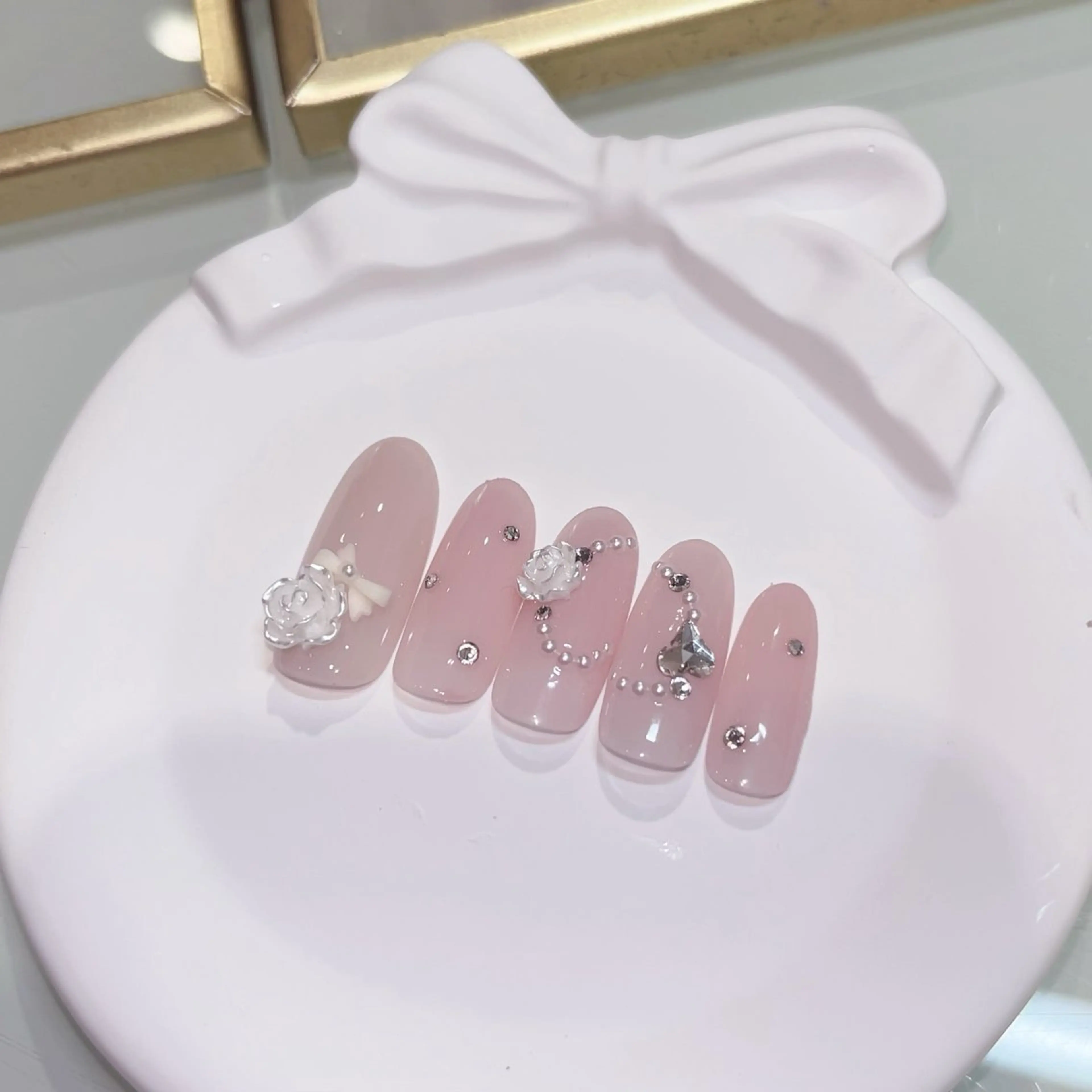 ネイル アートネイル ガーリー 韓国ネイル 持ち込み ワンホンネイル KOKONA 🎀のネイルデザイン