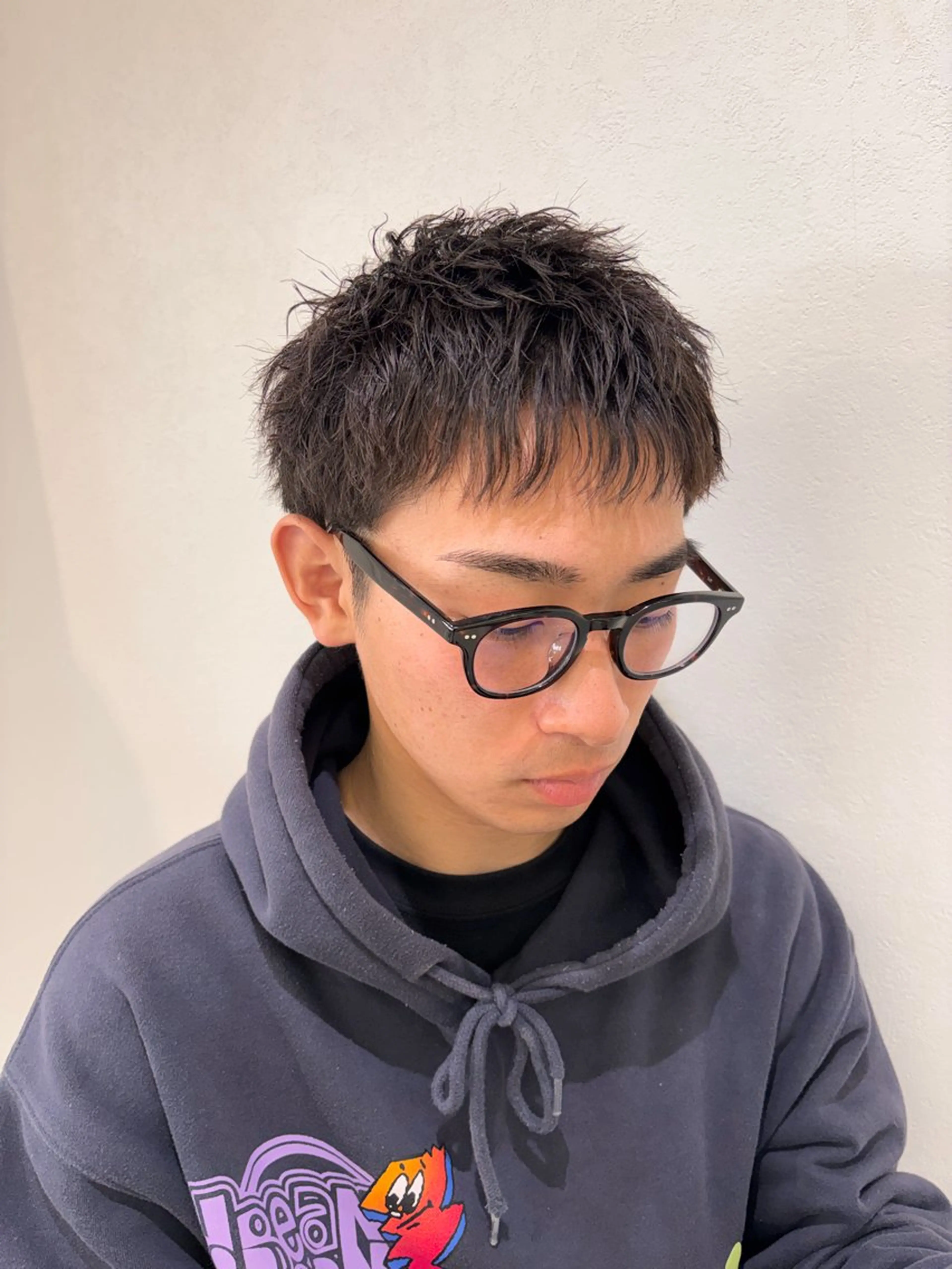 ショート メンズ ビジネス フェードカット マッシュ スキンフェード スパイキーショート カット ニュアンスパーマ/ フェザー/マッシュのヘアスタイル