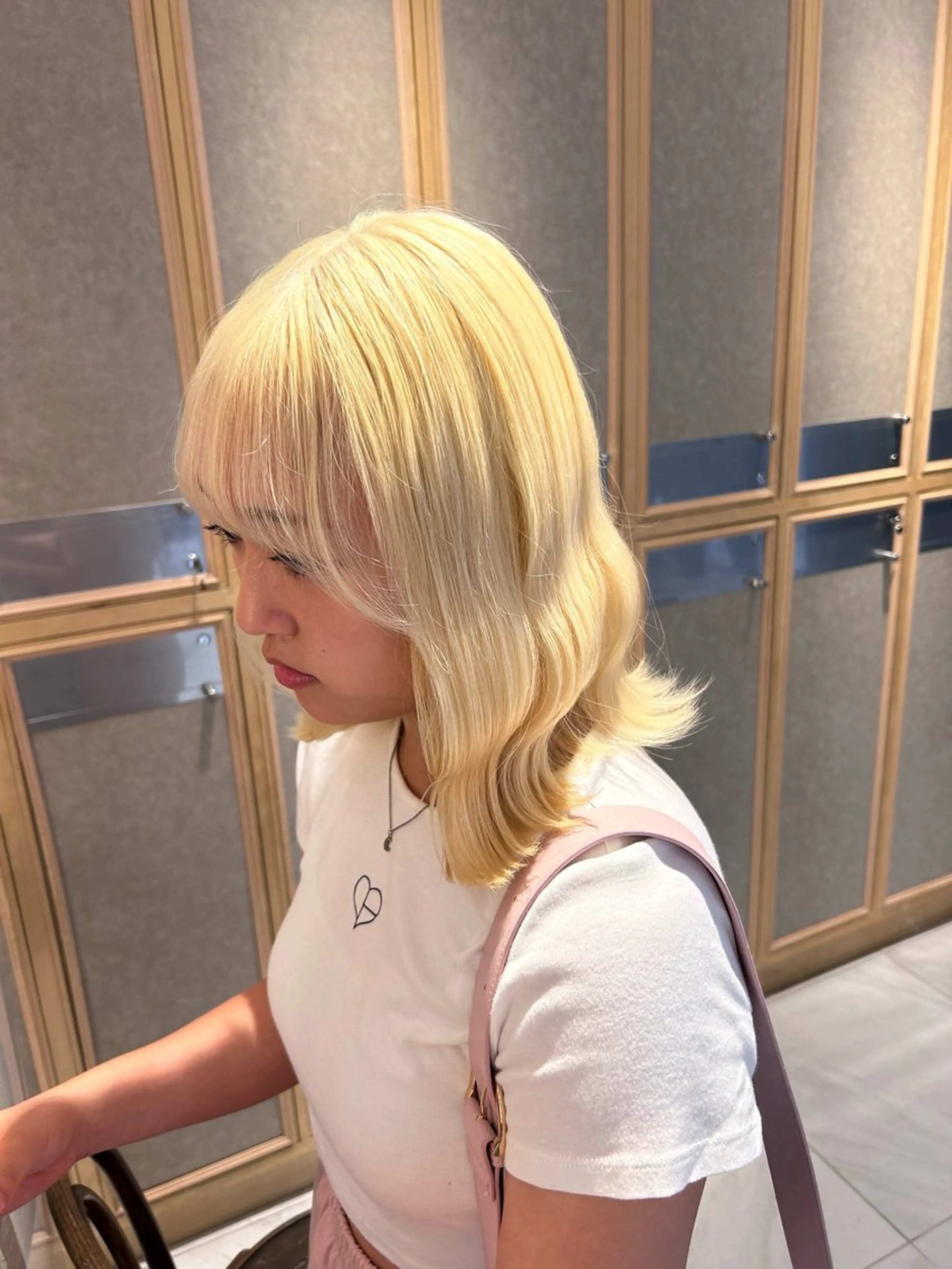 カラー ブリーチ 抜きっぱなしブロンド ヘアカラー トリートメント ヘッドスパ ヘアセット miko🪽地毛風/ ハイトーン/レイヤーのヘアスタイル