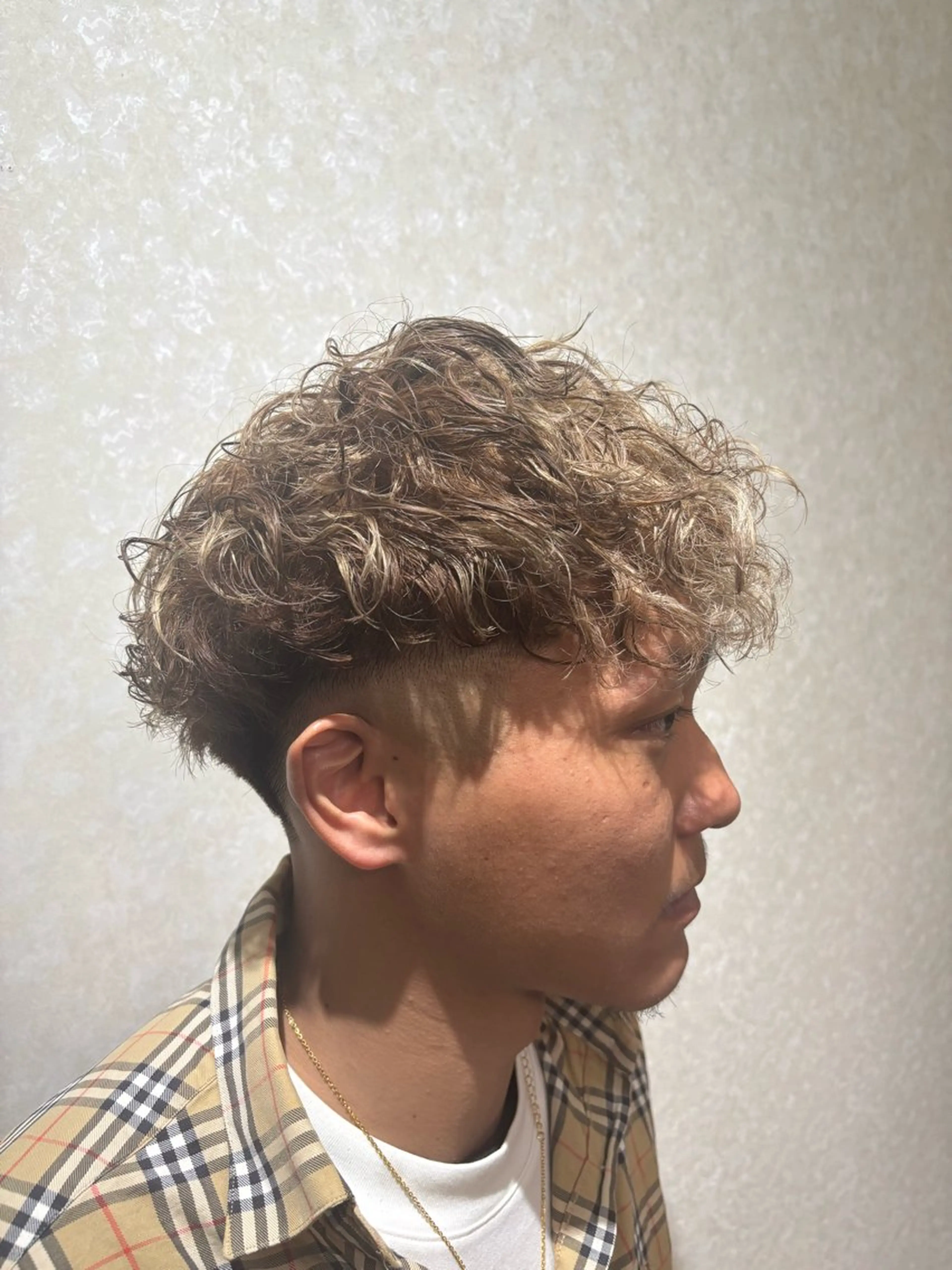 カット＋ハイライト＋カラー＋特殊パーマの写真