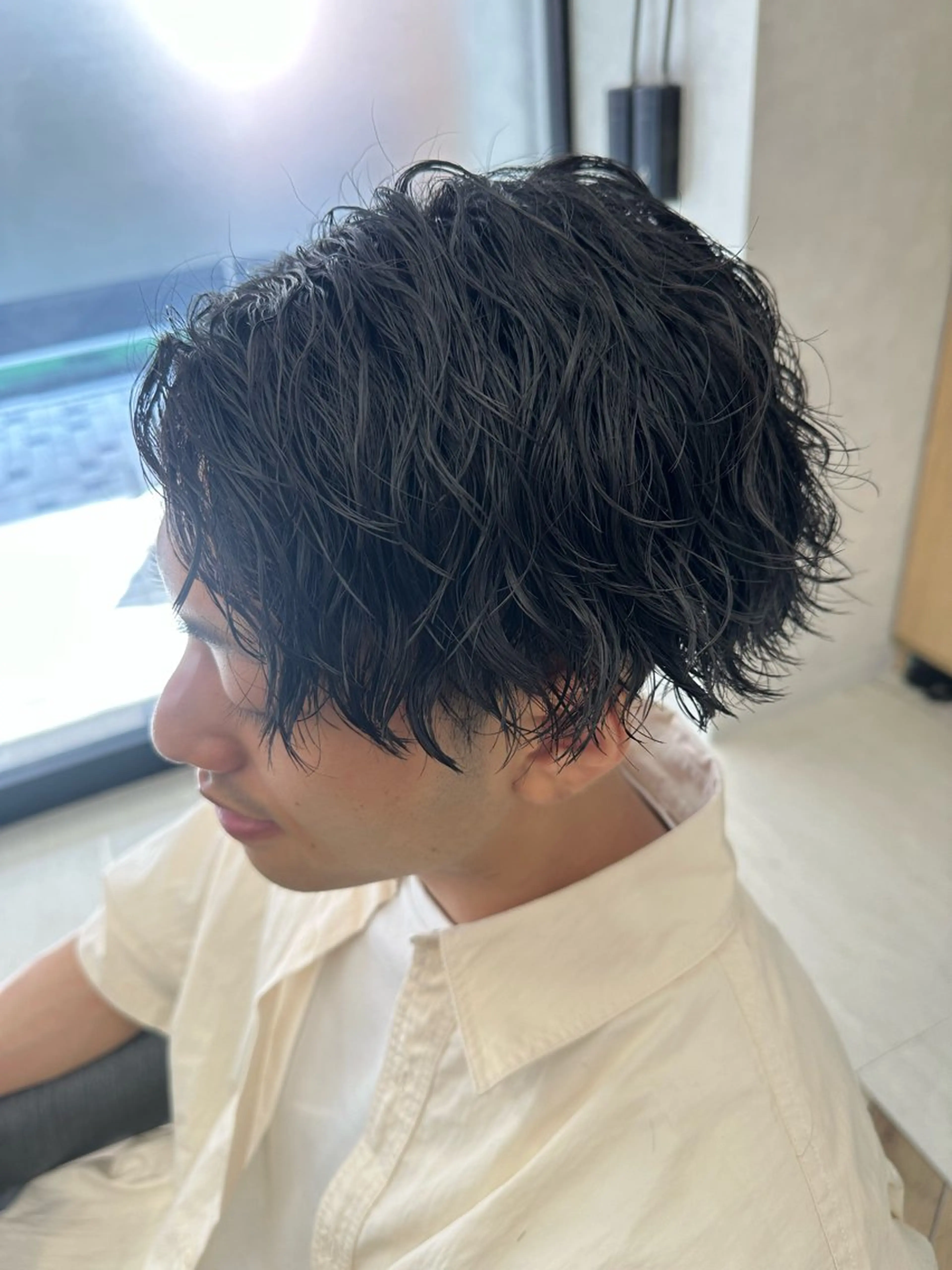 ミディアム パーマ メンズ ミディアムパーマ フェードカット メンズパーマ ツイストスパイラルパーマ 波巻きパーマ 💈メンズ特化 美容師サキ💈のヘアスタイル