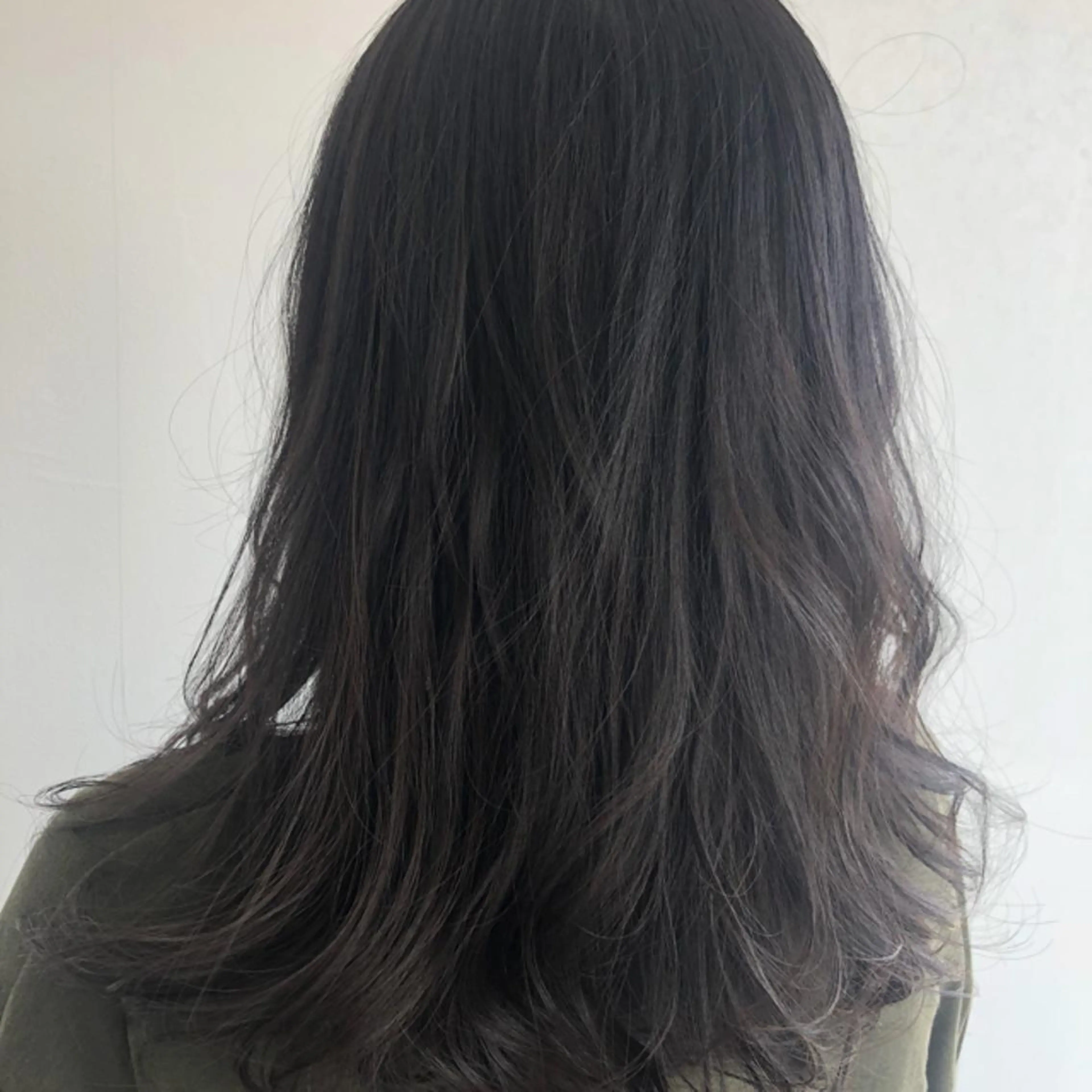 ロング アッシュ 松浦 圭希のヘアスタイル
