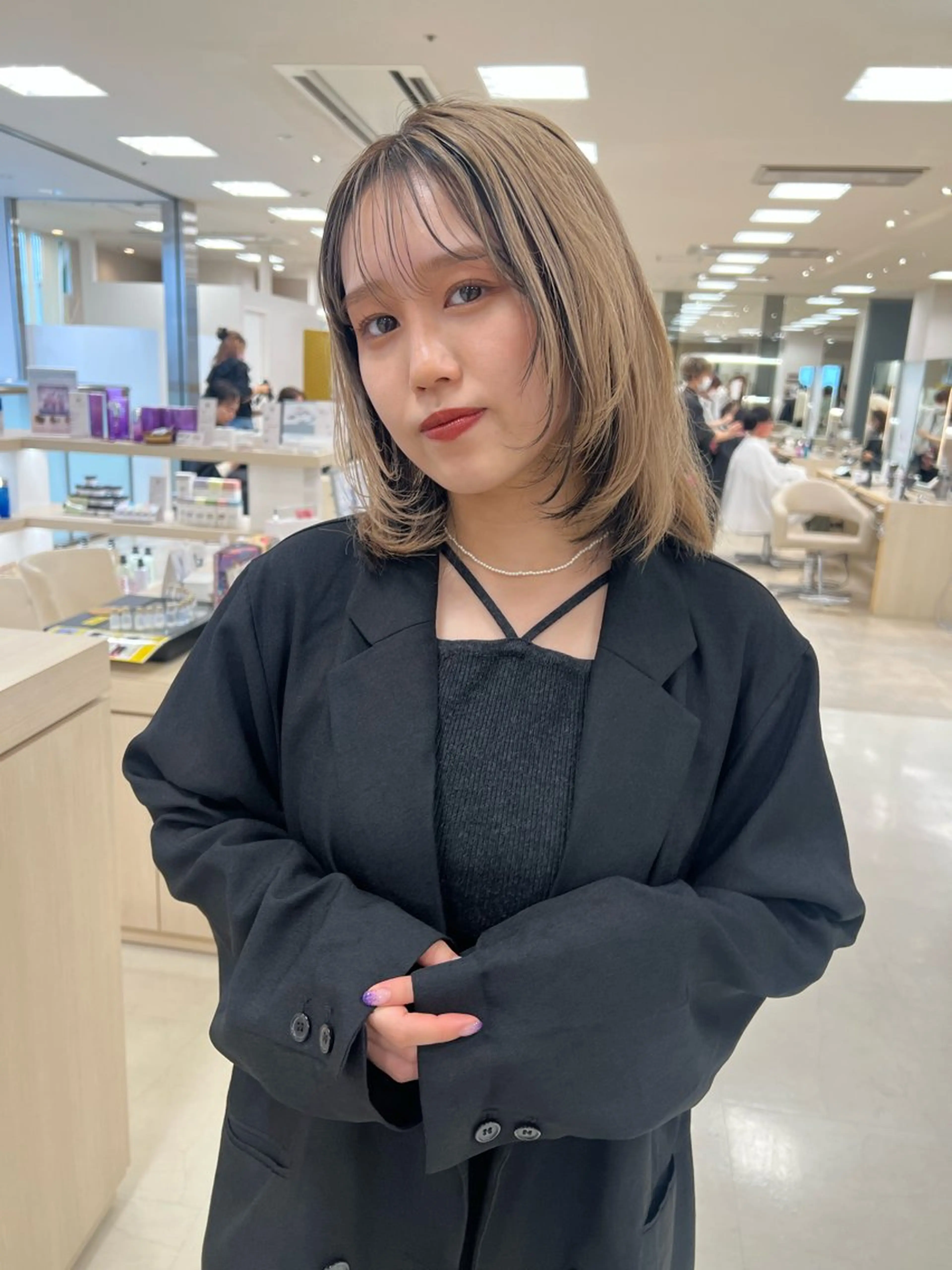 ミディアム カラー ミディアムレイヤー デザインカラー インナーカラー レイヤーカット ウルフカット カット ヘアカラー トリートメント ヘッドスパ ヘアセット ハイトーン/ウルフ /レイヤー/坂野幸伸のヘアスタイル