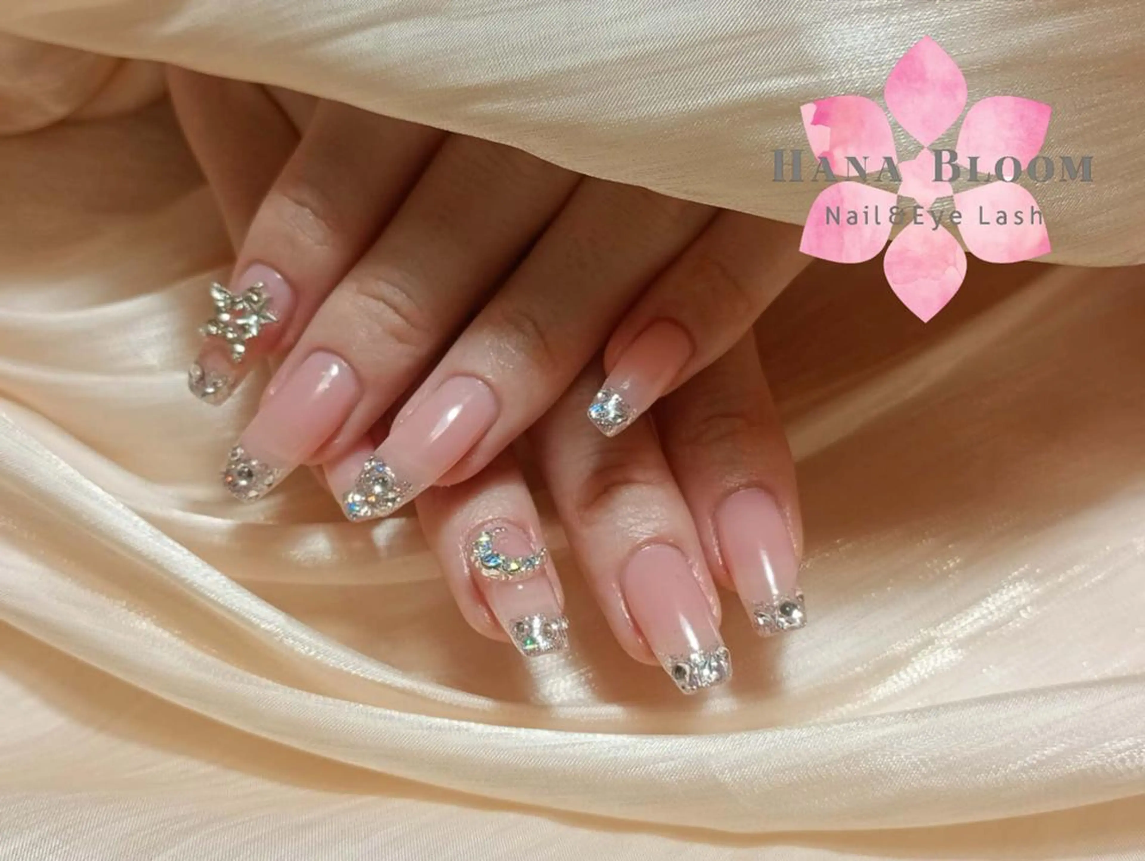 ネイル 長さ出し フレンチネイル マグネットネイル ミラーネイル 持ち込み ハンドネイル ハンドケア Hana Bloom Nail 練習モデルのネイルデザイン