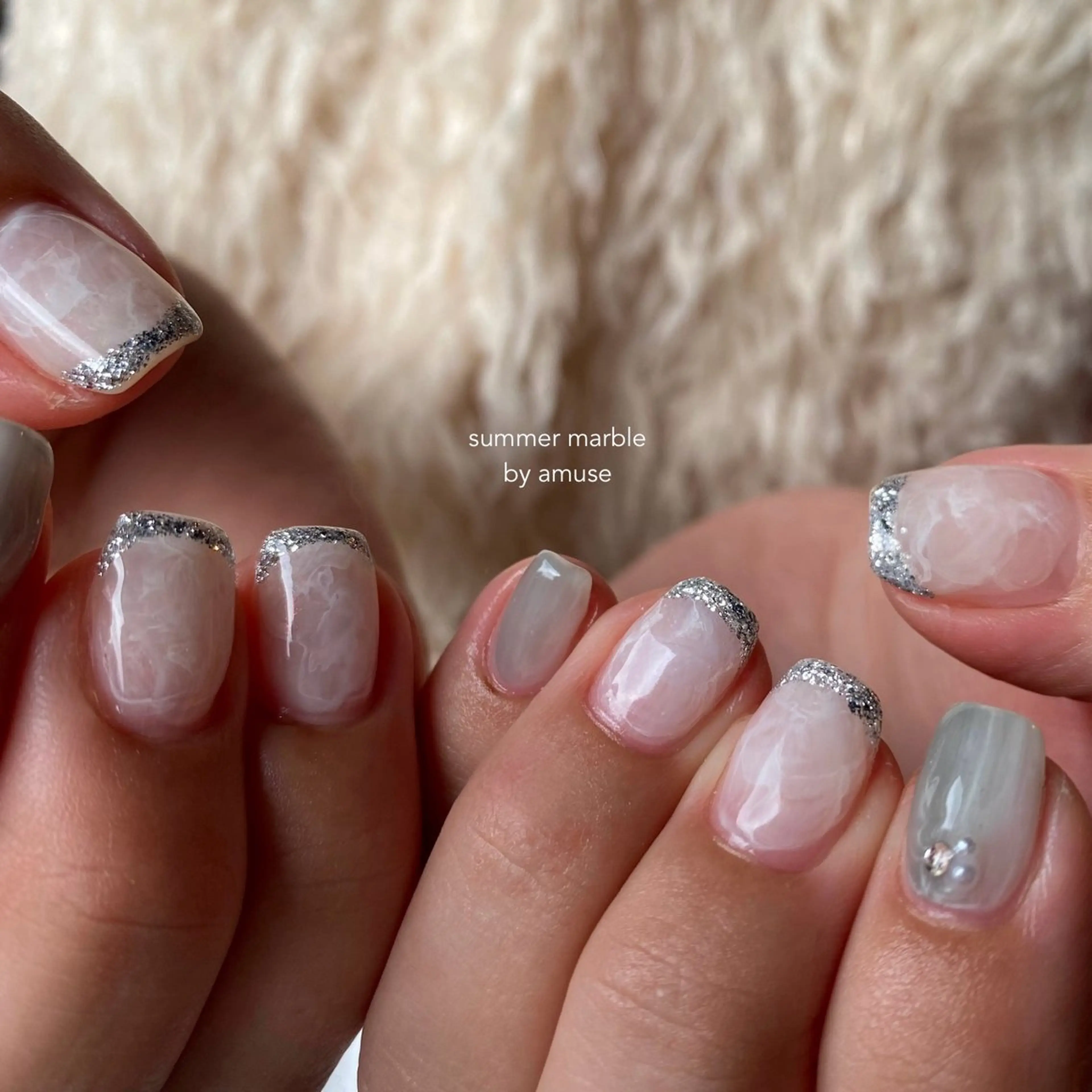 ネイル フレンチネイル ラメ(グリッター) ニュアンスネイル 夏ネイル amuse ニュアンス/個性派のネイルデザイン