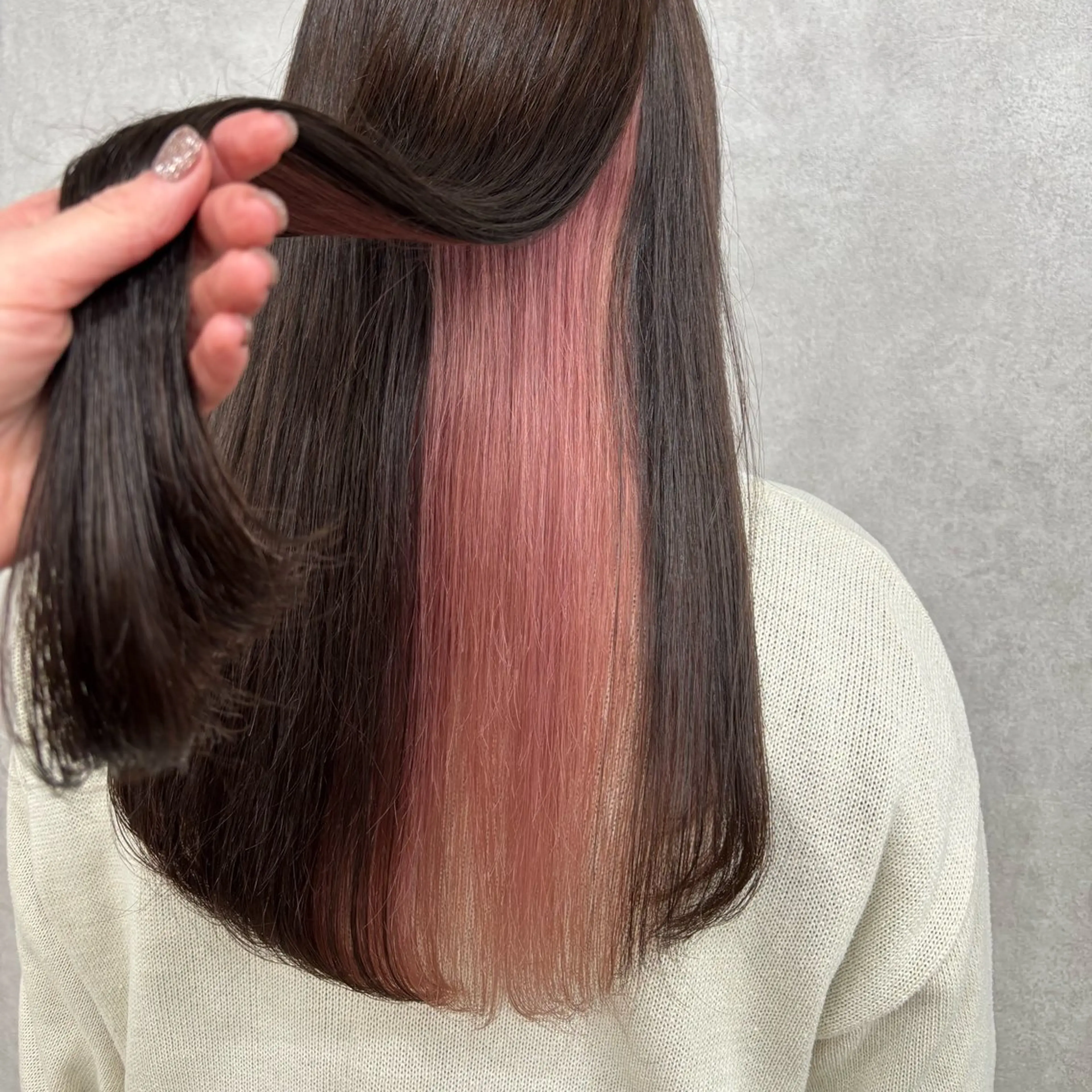 ロング 若月 七海のヘアスタイル