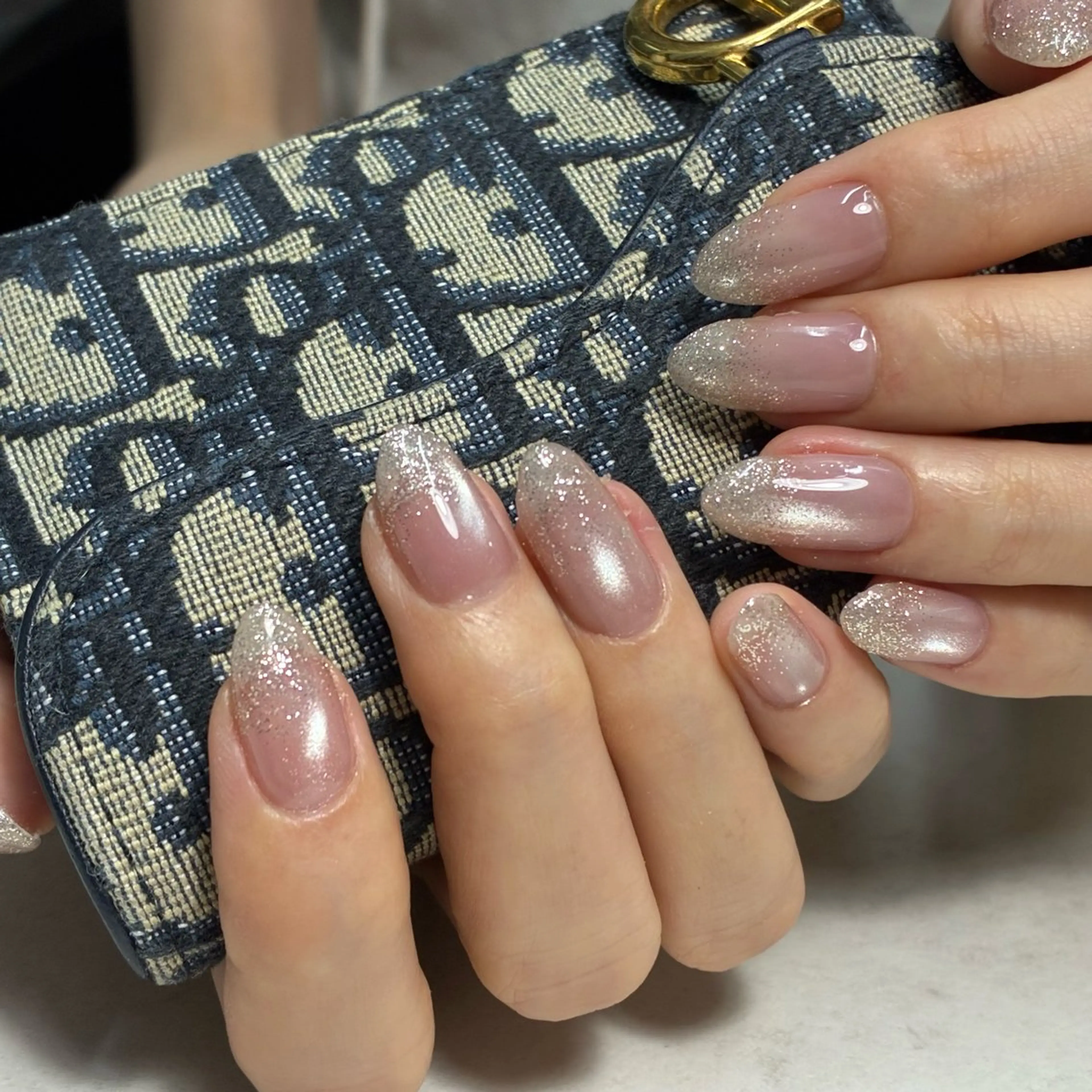 ネイル グラデーション ラメ(グリッター) ラメグラデーション ハンドネイル mumjyu所属・mumjyu MIKAのネイルデザイン