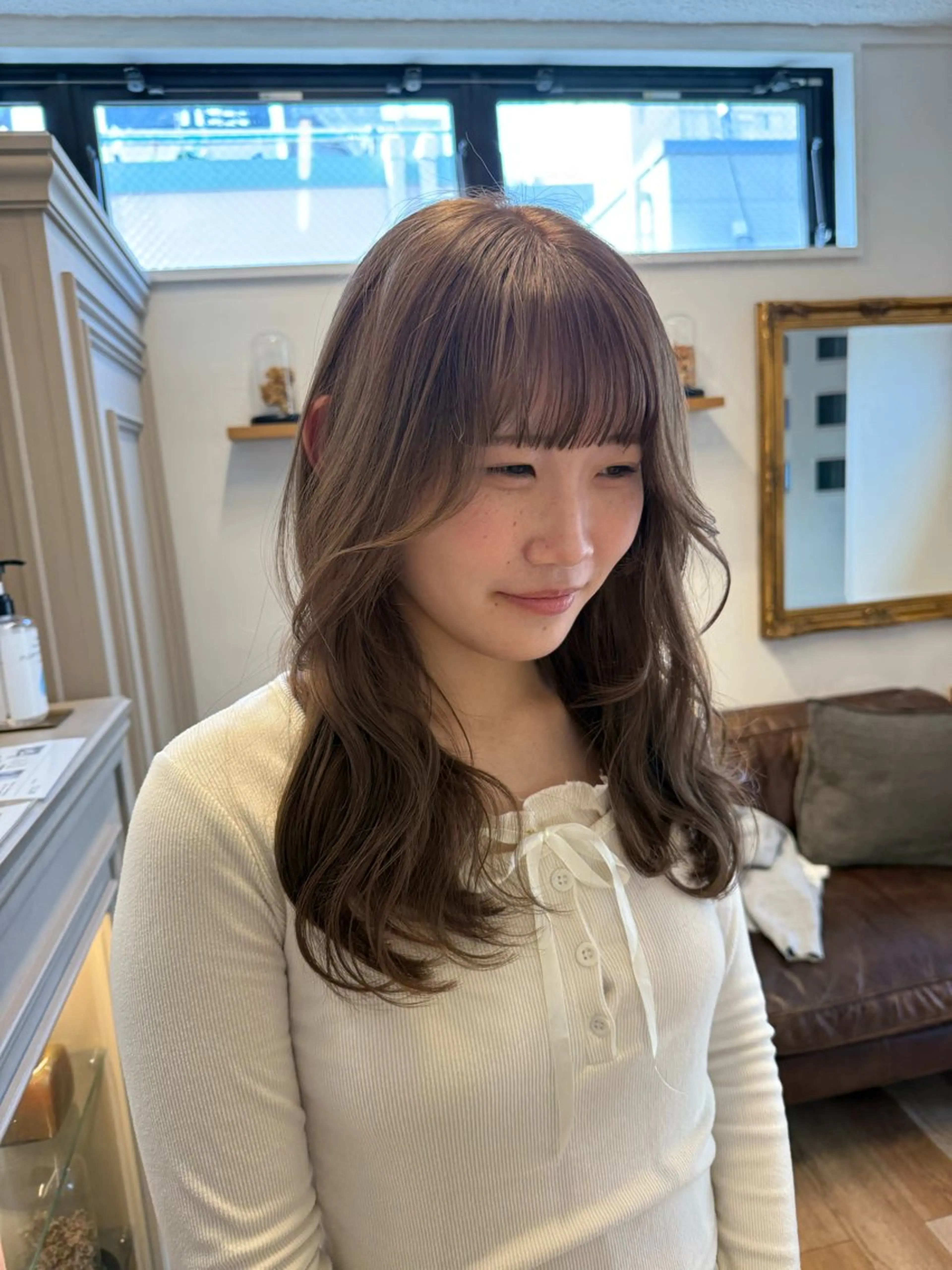 セミロング カラー ミルクティー× グレージュMOMOのヘアスタイル