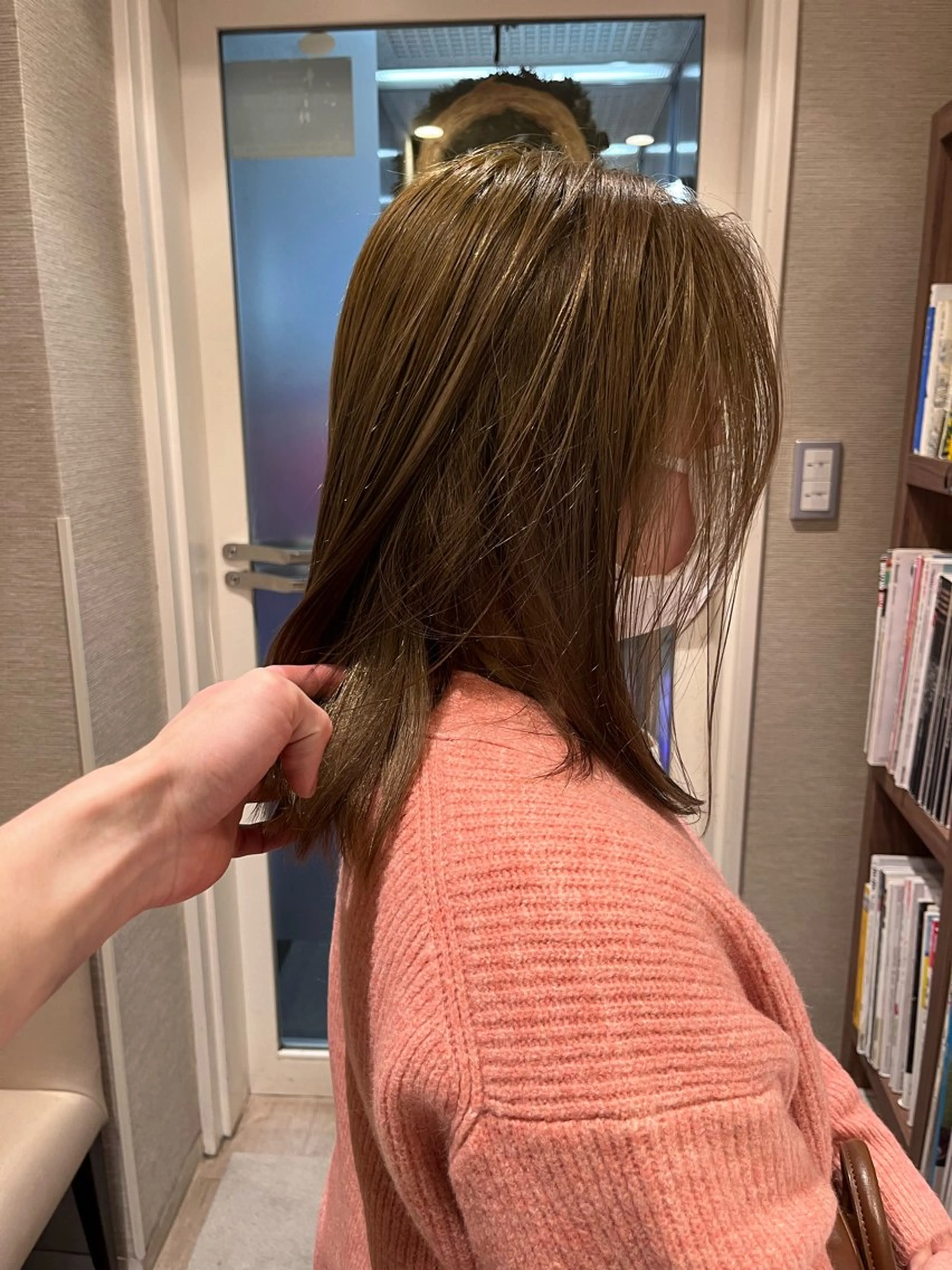 セミロング カラー ベージュカラー ブリーチ 透明感カラー ヘアカラー dogstar小林諒 パーマ/レイヤーのヘアスタイル