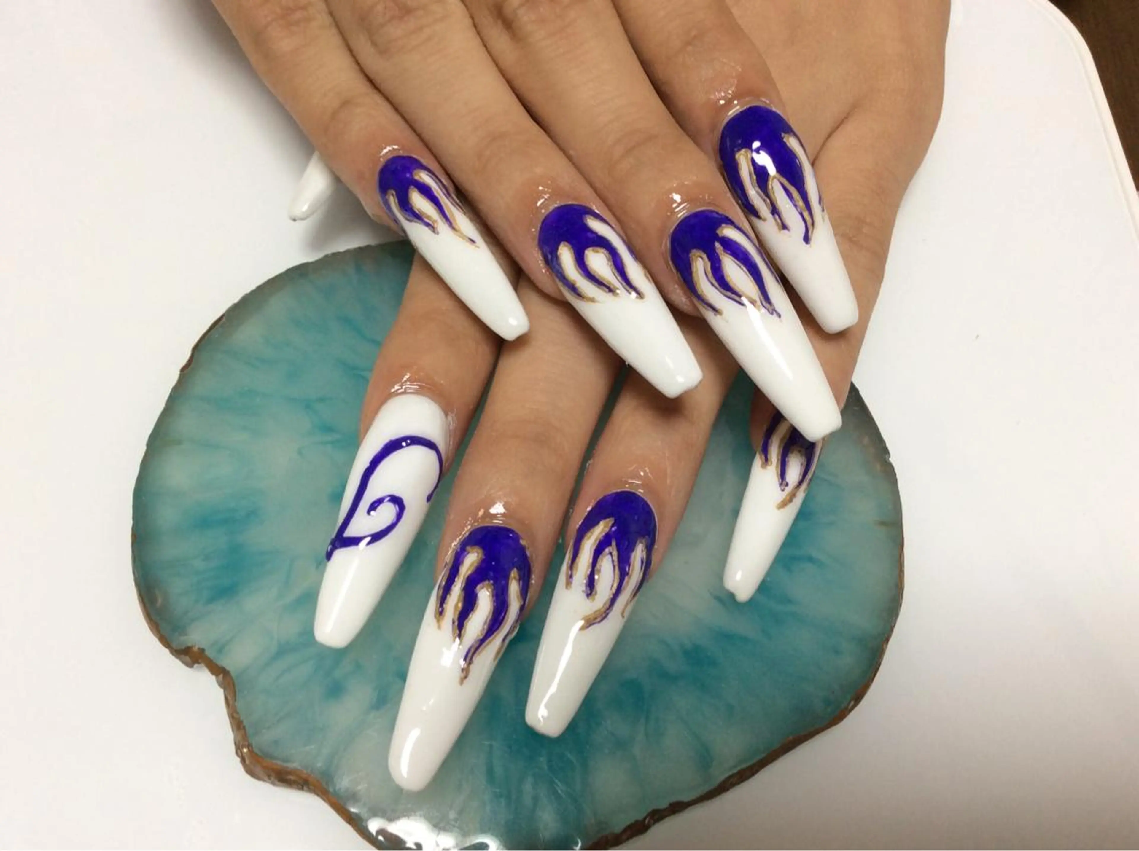 ネイル フラワー ムーンのネイルデザイン