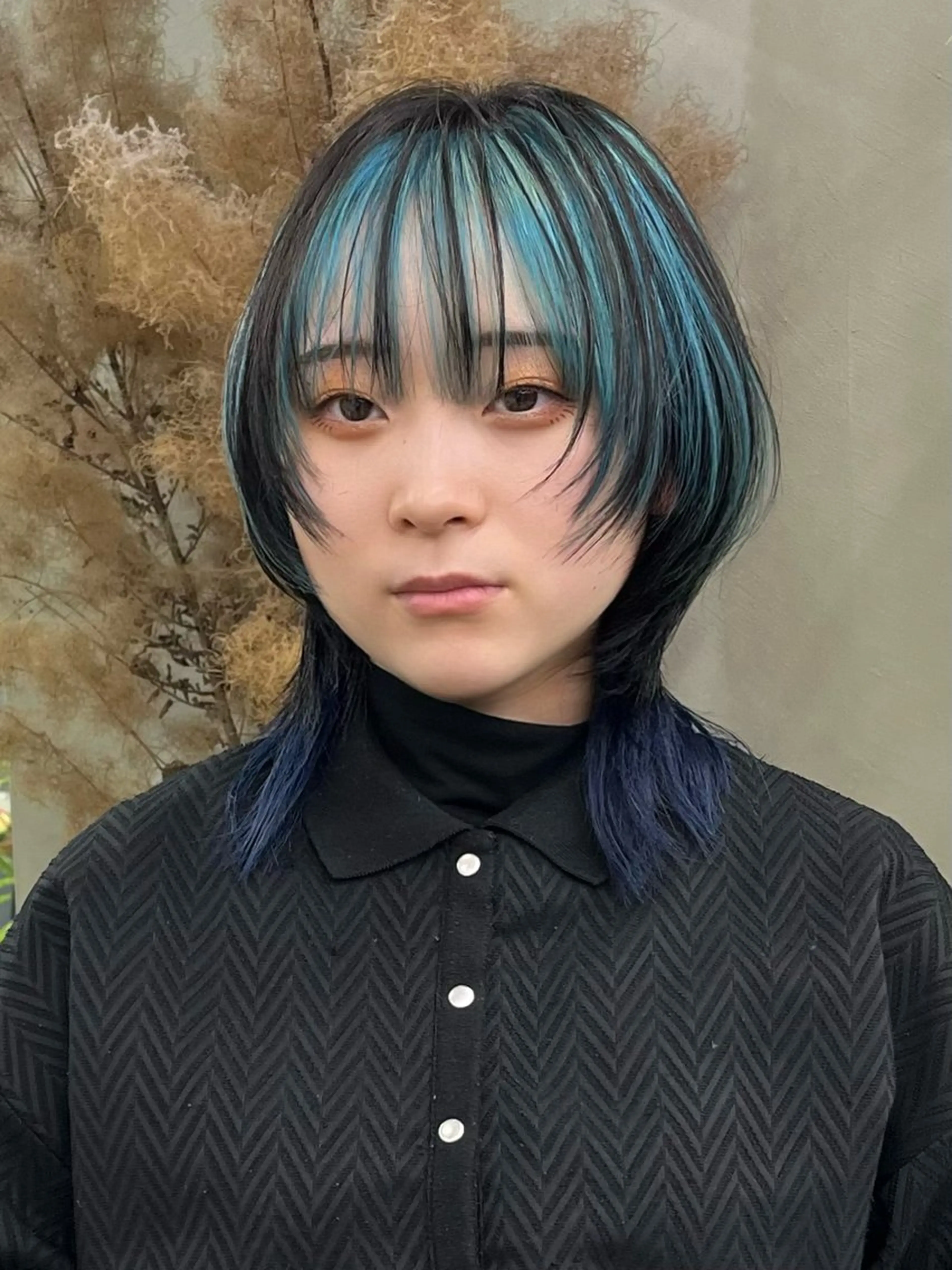 セミロング カラー イツク ⚡️ ルーツ/ハイトーンのヘアスタイル