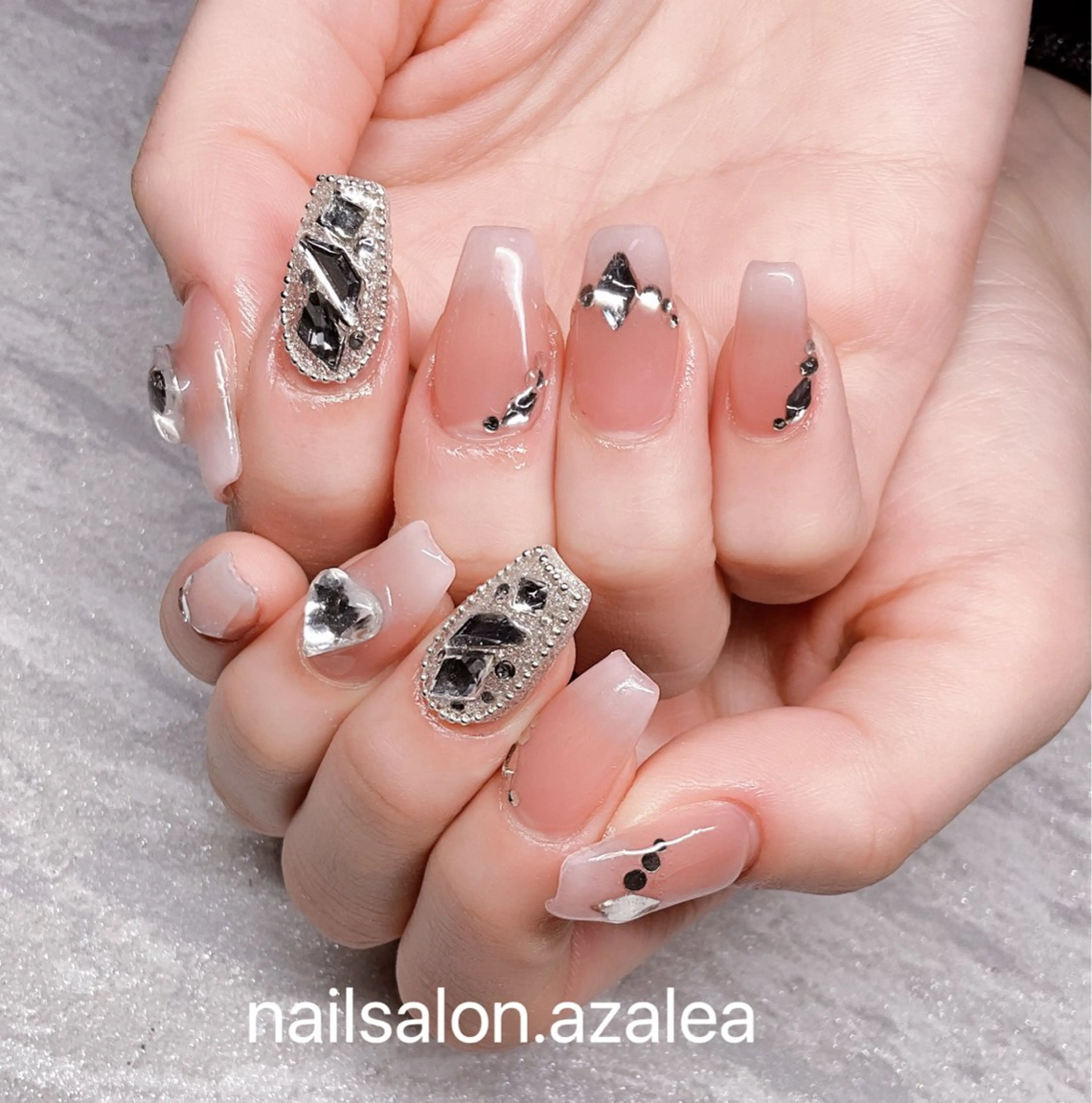 ネイル ハンドネイル R inのネイルデザイン