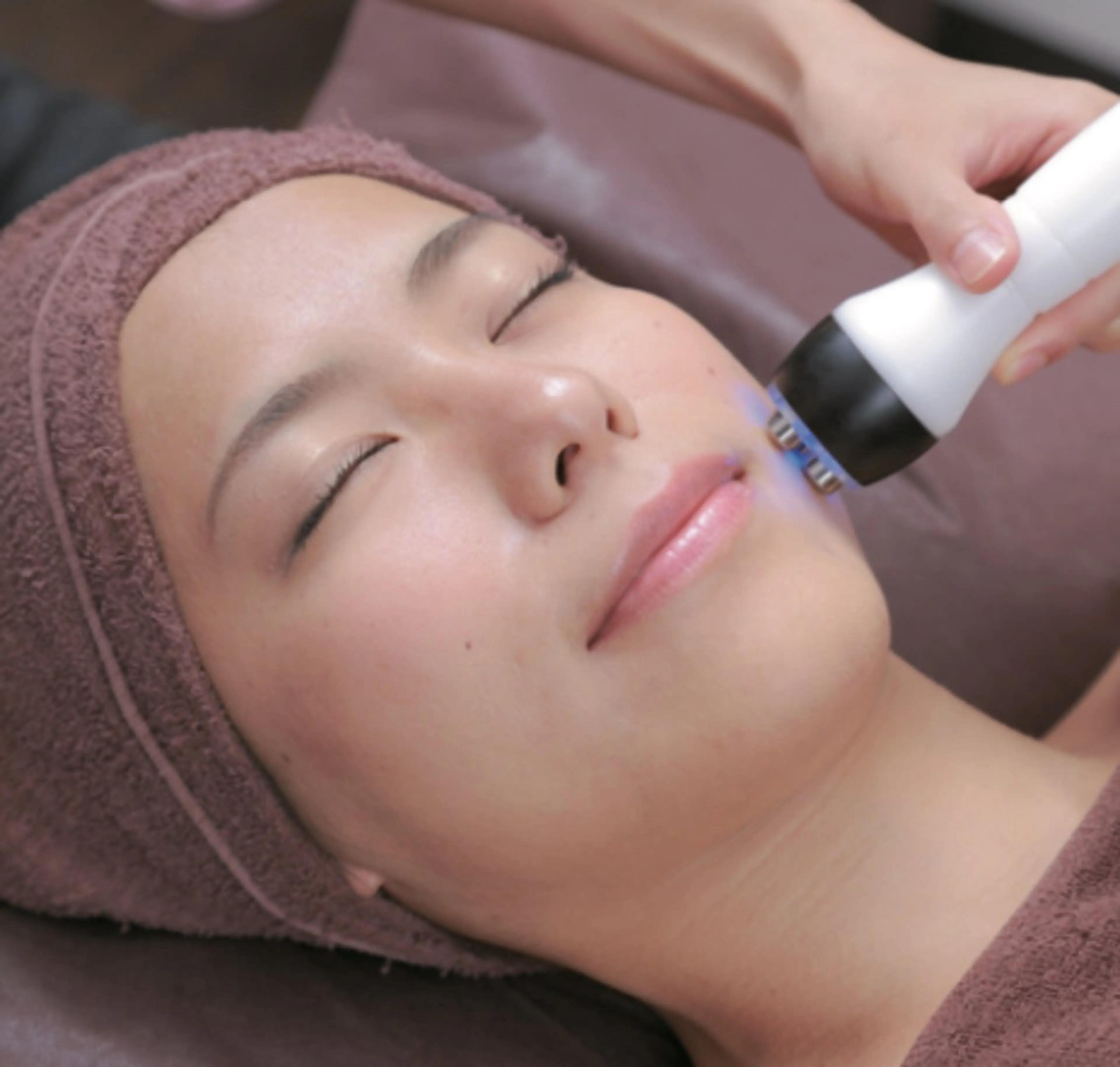 【最強の組合せ】ハイパーナイフ小顔フェイシャル+REVIハーブピーリングの写真