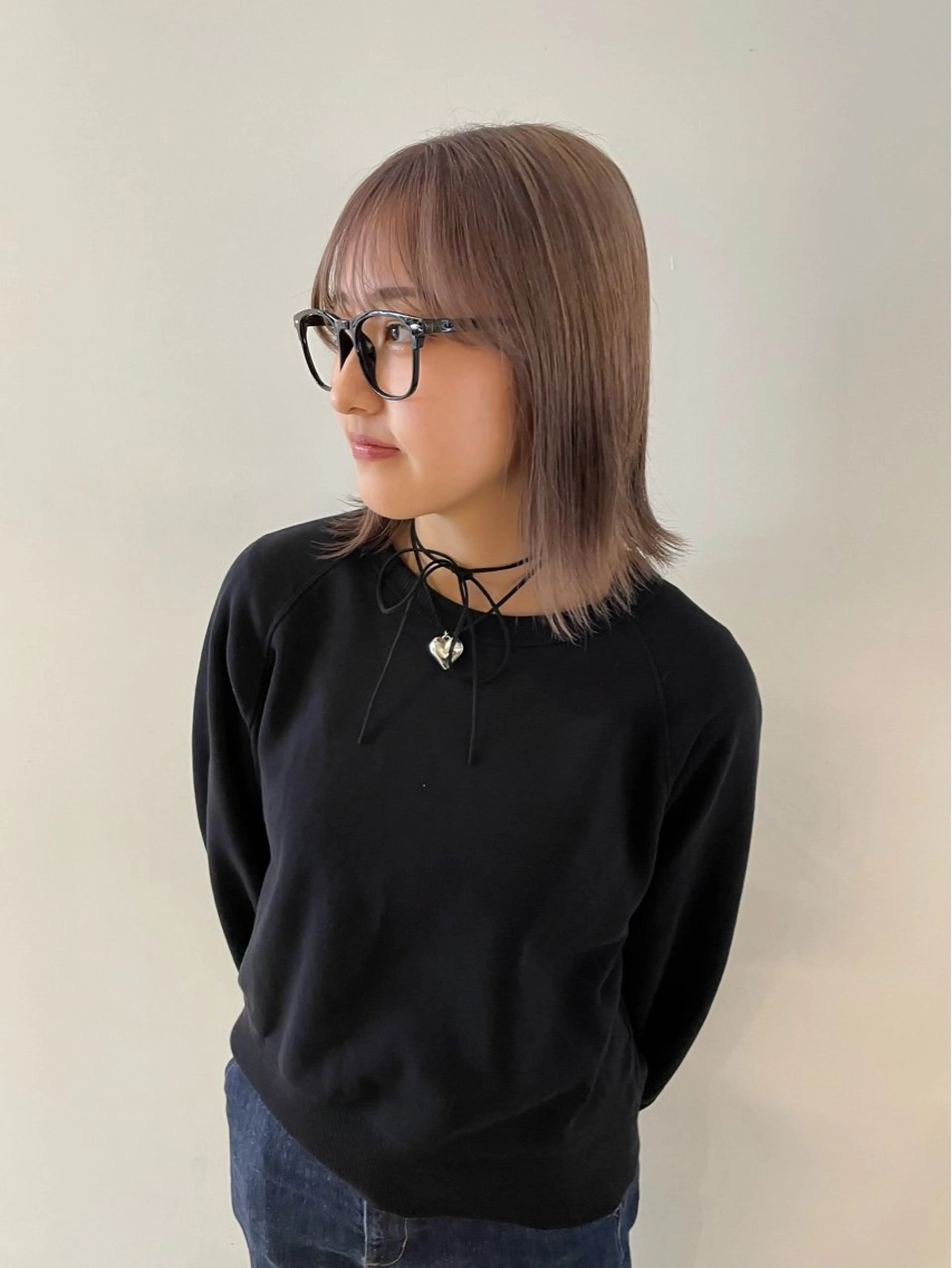 ショート カラー ベージュカラー ブリーチ ケアブリーチ 透明感カラー ハイトーンカラー ヘアカラー トリートメント nonoka オリーブ/レイヤーのヘアスタイル