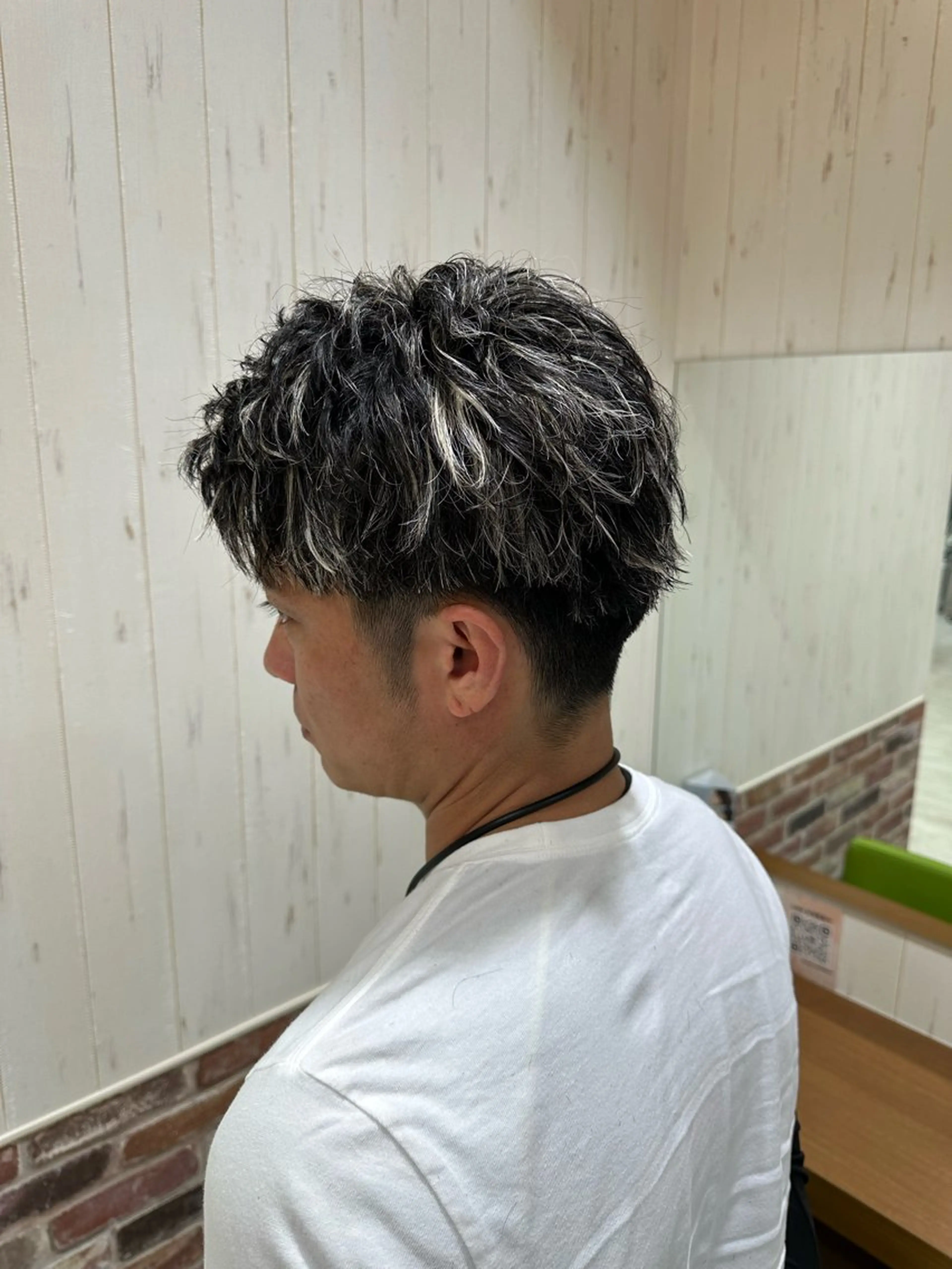 ショート カット ヘアカラー 中嶋 紘夢のヘアスタイル
