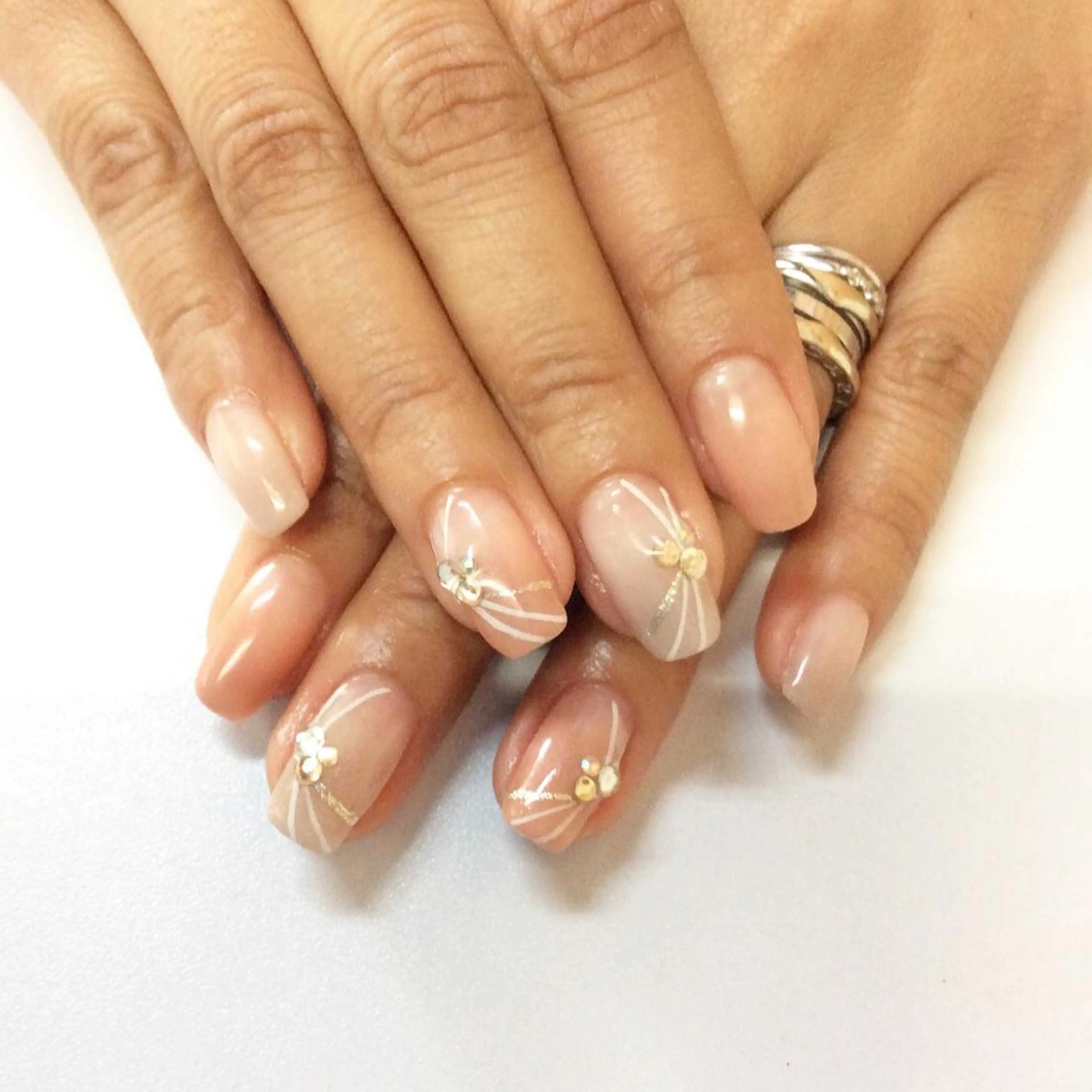 ネイル マツエク・マツパ オフィスネイル シンプルネイル esNail&eye イーズネイル＆アイのネイルデザイン