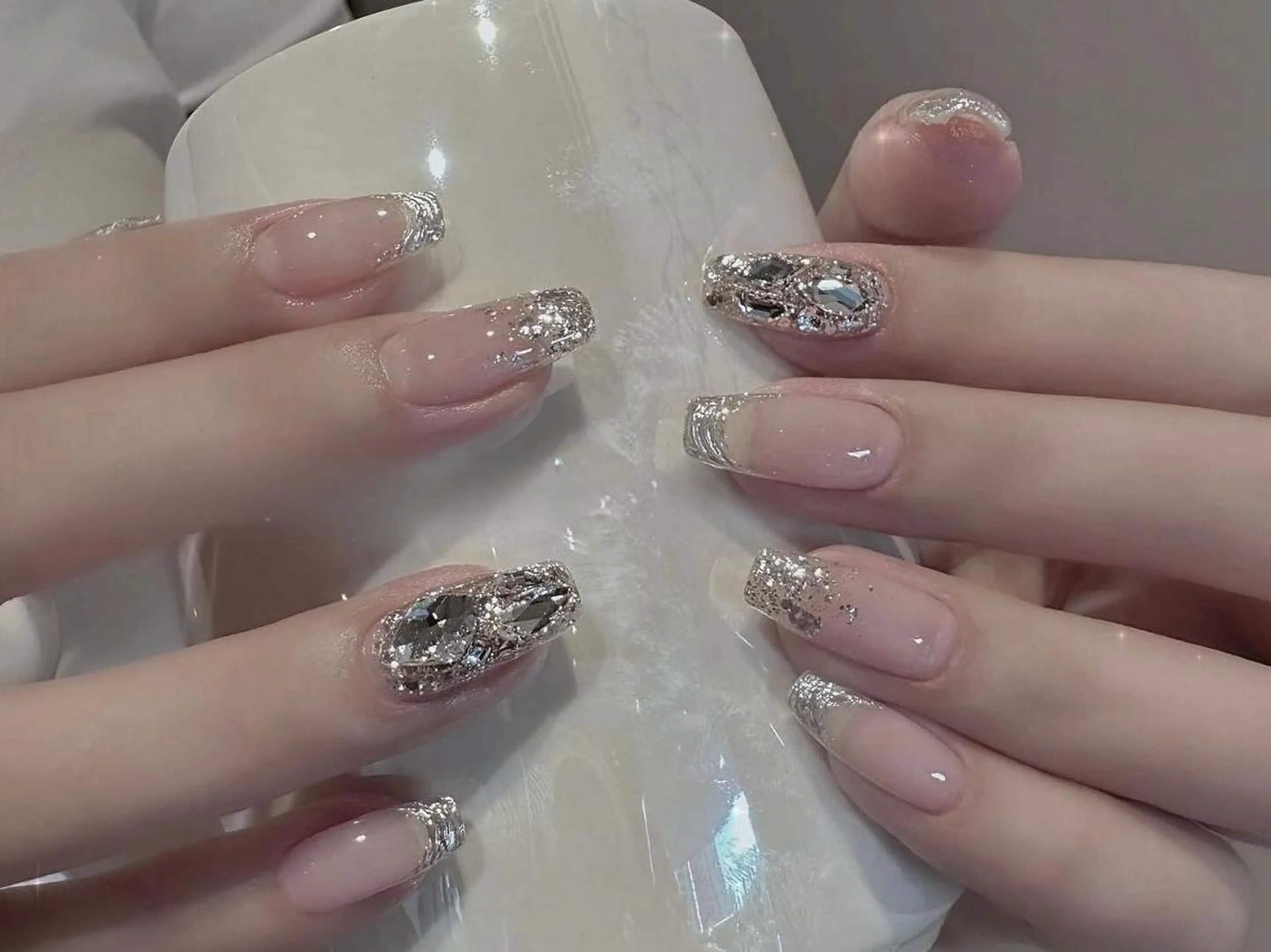 ネイル アートネイル カジュアル ジェルネイル ホログラムネイル ミディアムネイル ハンドネイル ハンドケア Feliz nailのネイルデザイン