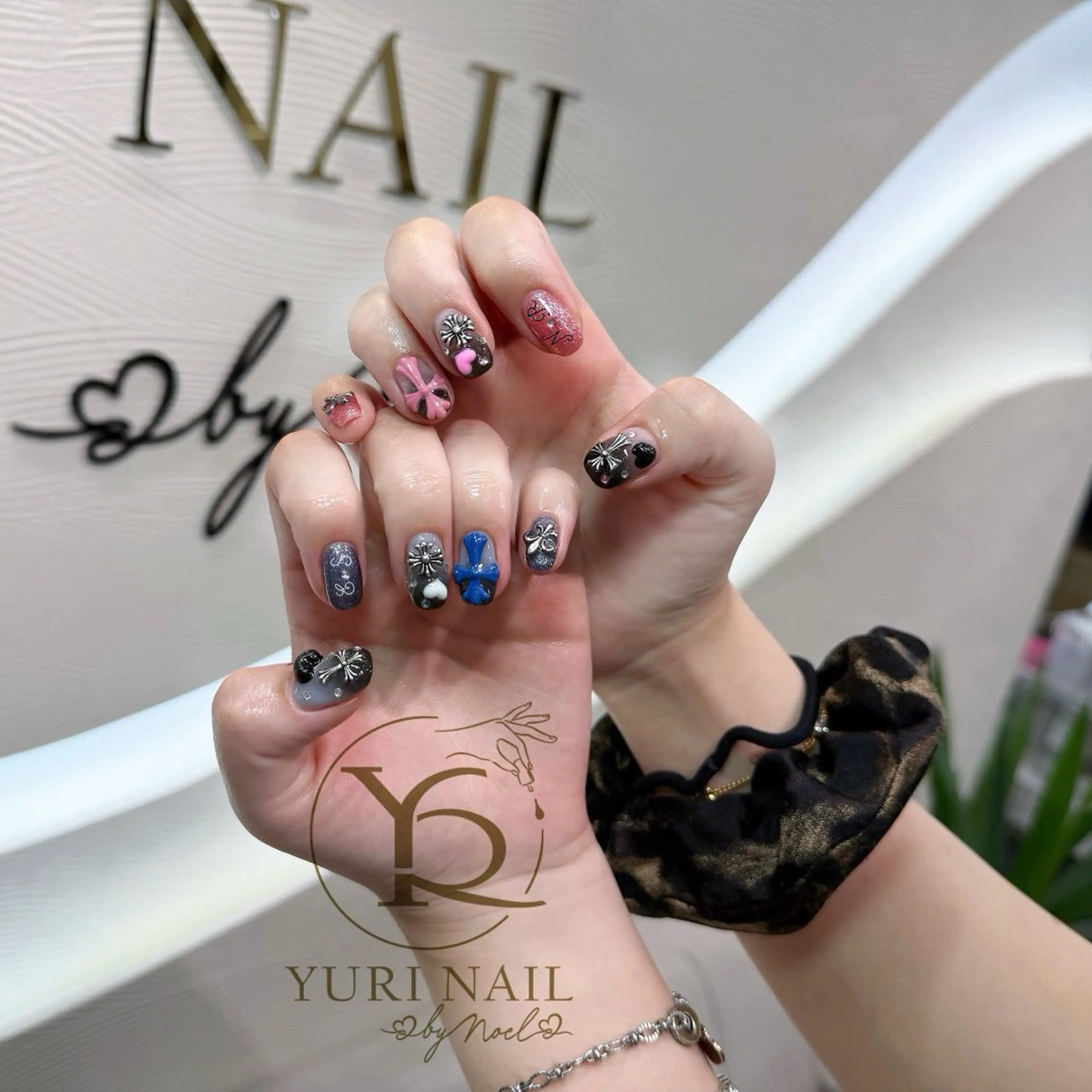 ネイル オーロラネイル ブルー チークネイル フレンチネイル ジェルネイル ハンドネイル フットネイル ハンドケア YURI Nail Funabashiのネイルデザイン