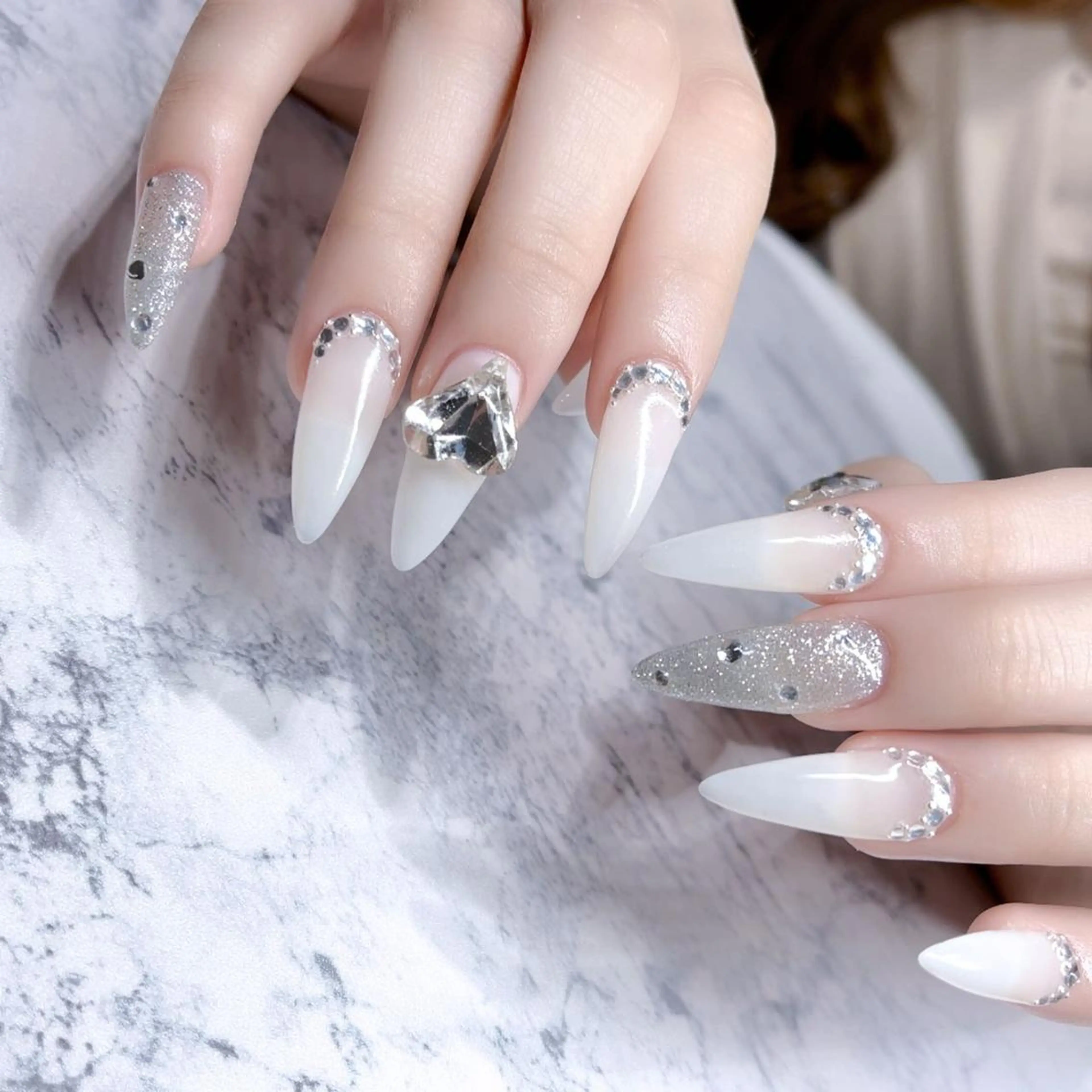 ネイル 長さ出し ネイルチップ Queens ciciのネイルデザイン