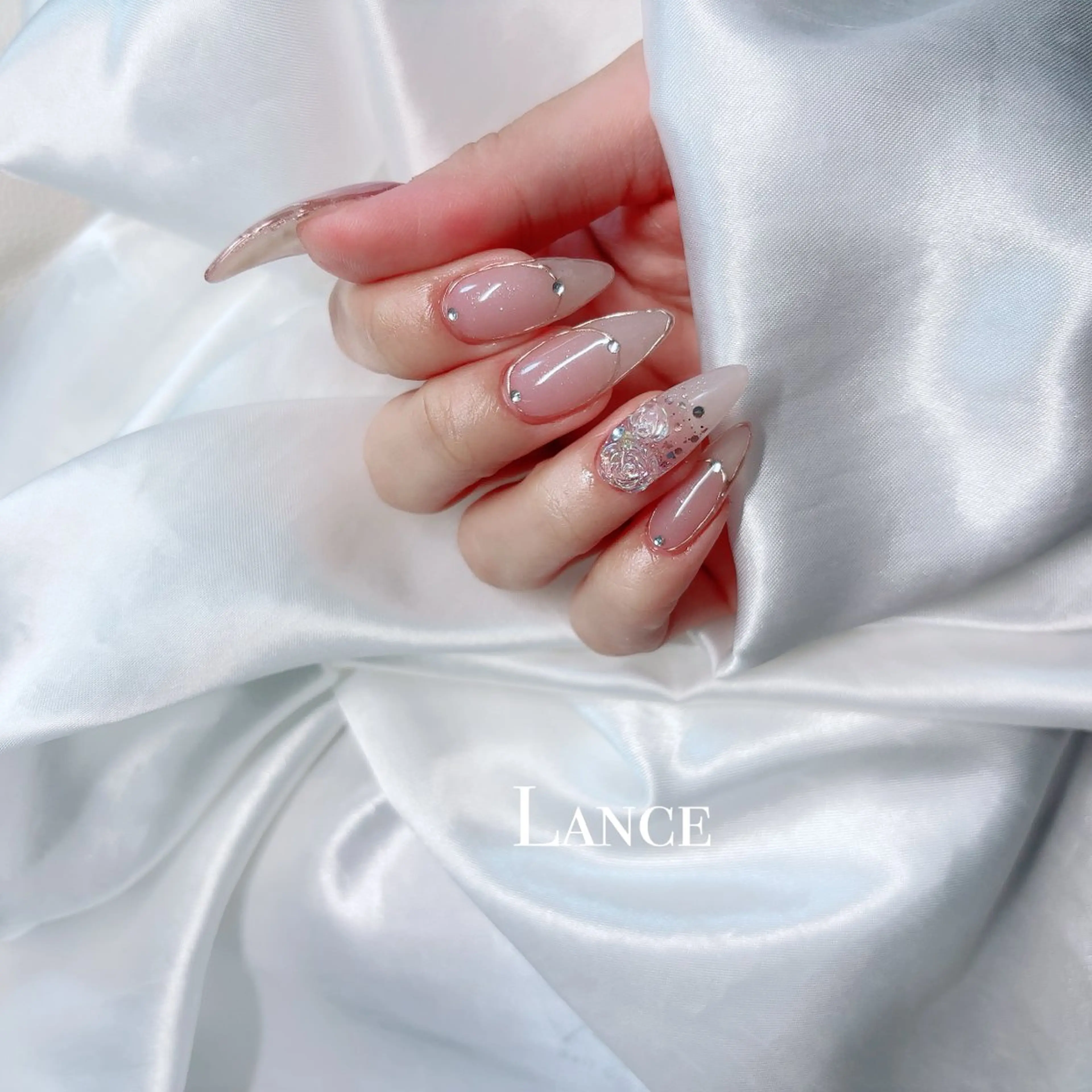 ネイル フレンチネイル キラキラネイル 韓国ネイル 冬ネイル Lance nailのネイルデザイン