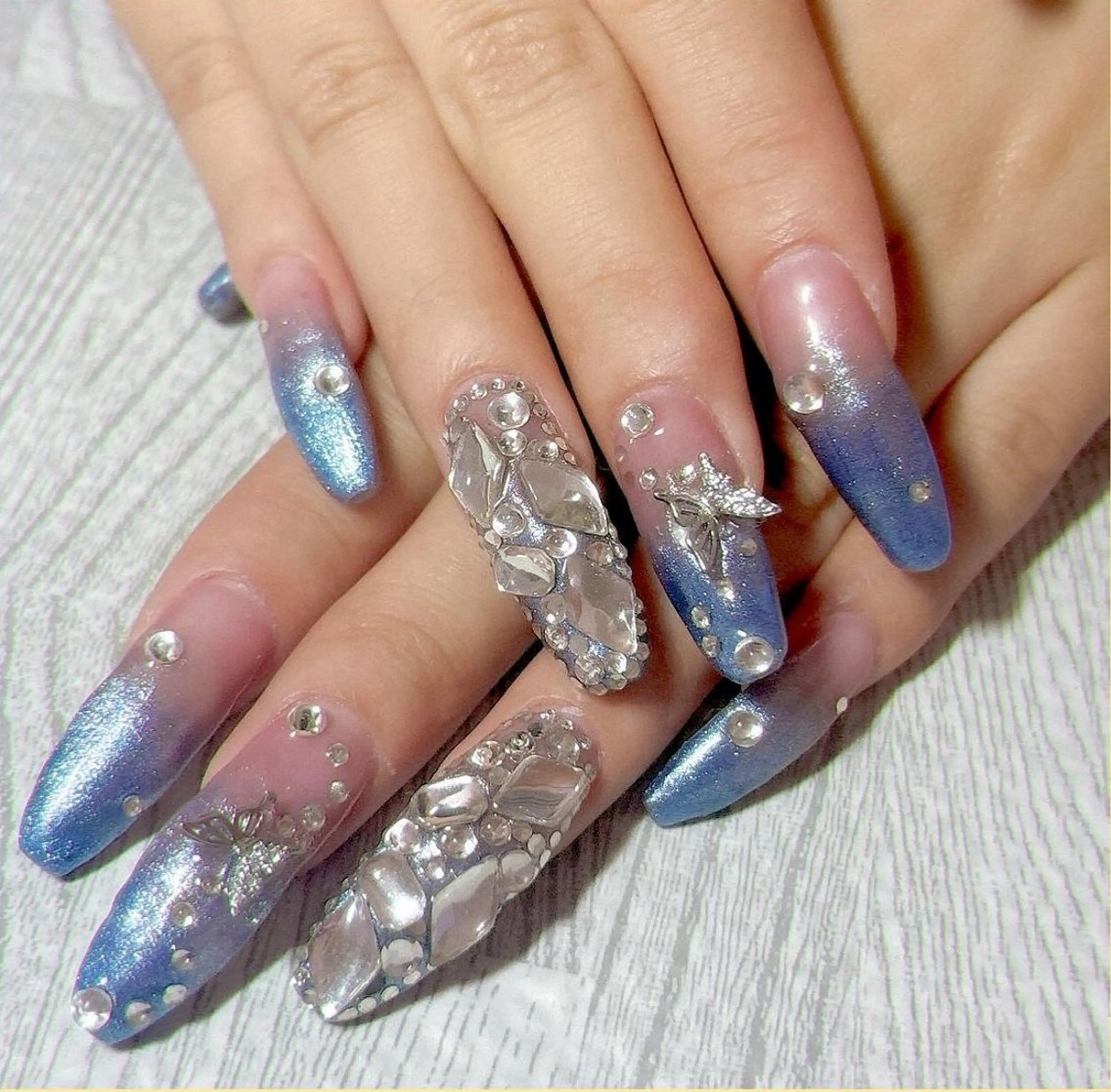 ネイル ハンドネイル フットネイル LUCE 伊藤 光梨のネイルデザイン