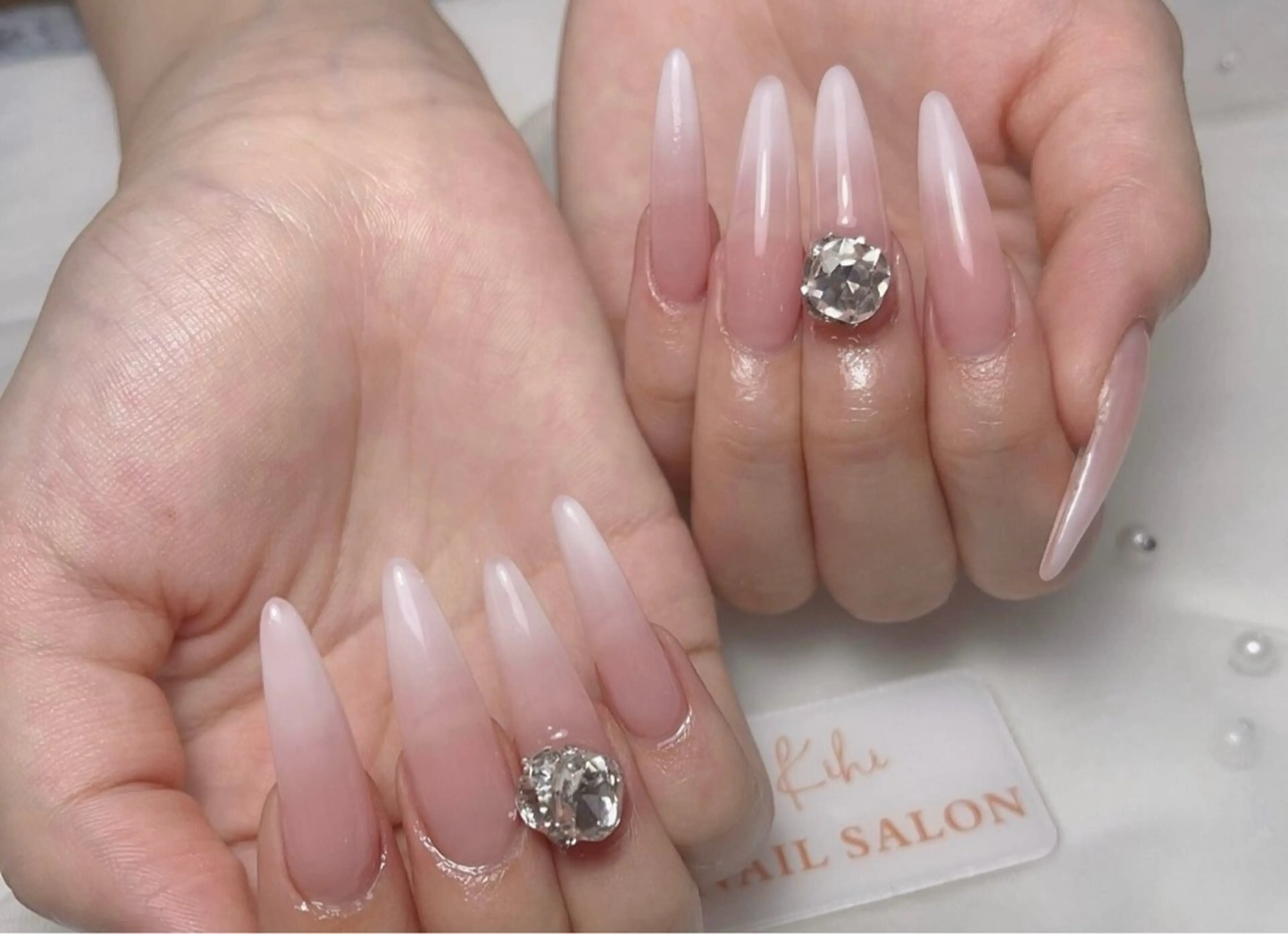 ネイル フレンチネイル グラデーション キラキラネイル 韓国ネイル マグネットネイル 清水 ユナのネイルデザイン