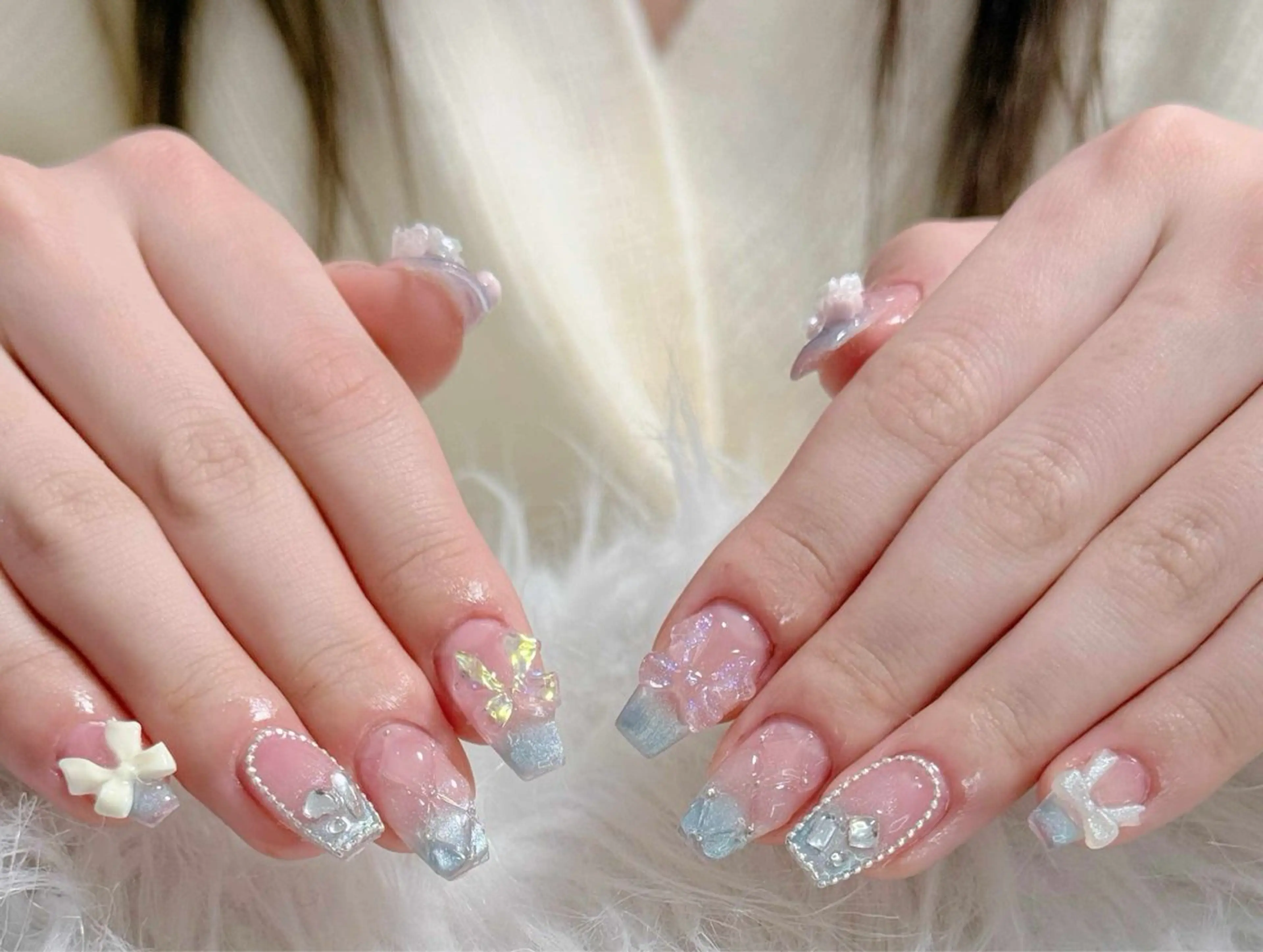 ネイル オーロラネイル クリアネイル 成人式 フラッシュネイル ジェルネイル ハンドネイル Amee Nail Salonのネイルデザイン