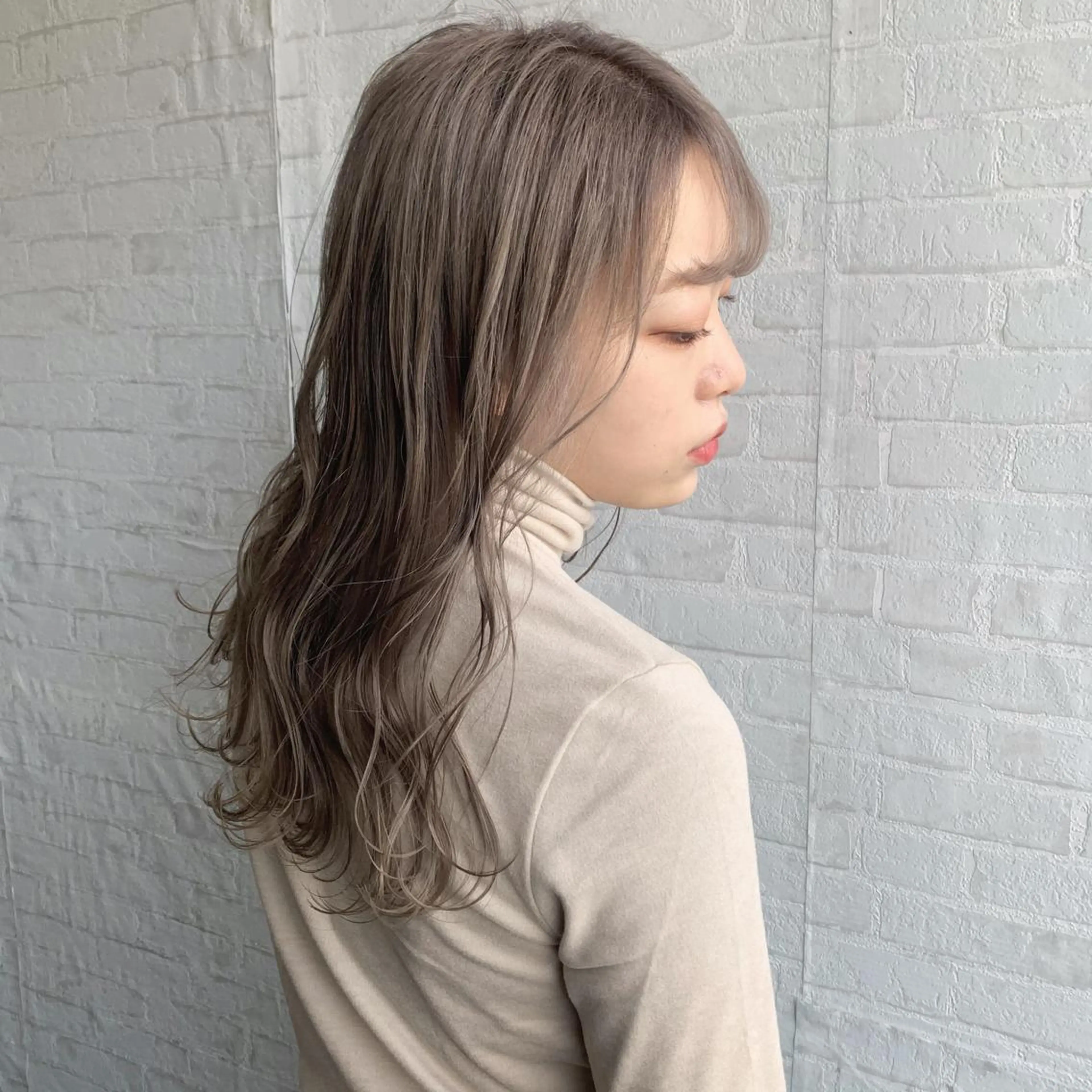 セミロング カラー ベージュカラー ミルクティーベージュ ヘアカラー 袴田 伊代のヘアスタイル