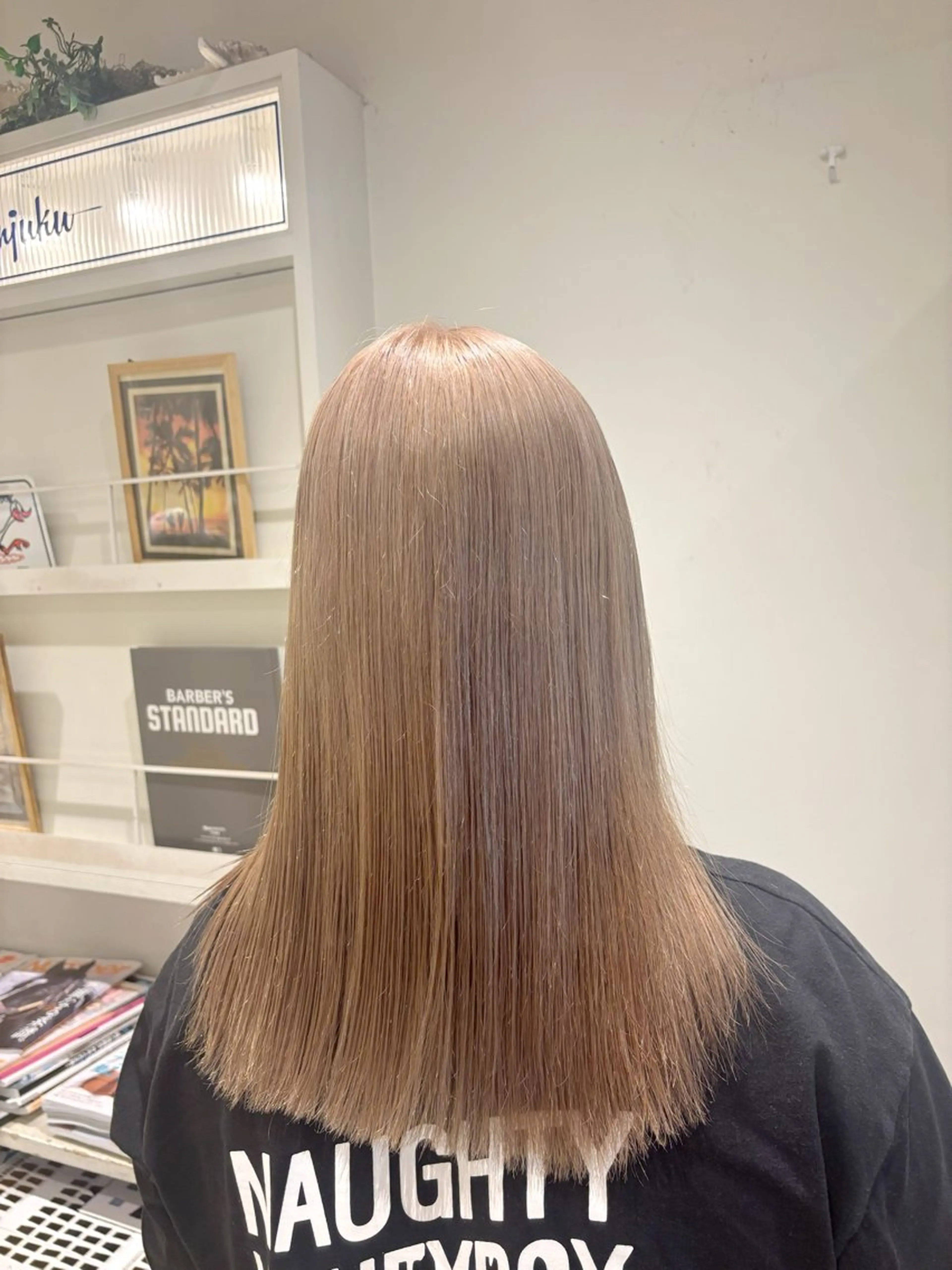 セミロング カラー カット ヘアカラー トリートメント EIGHT新宿 新井彩斗のヘアスタイル