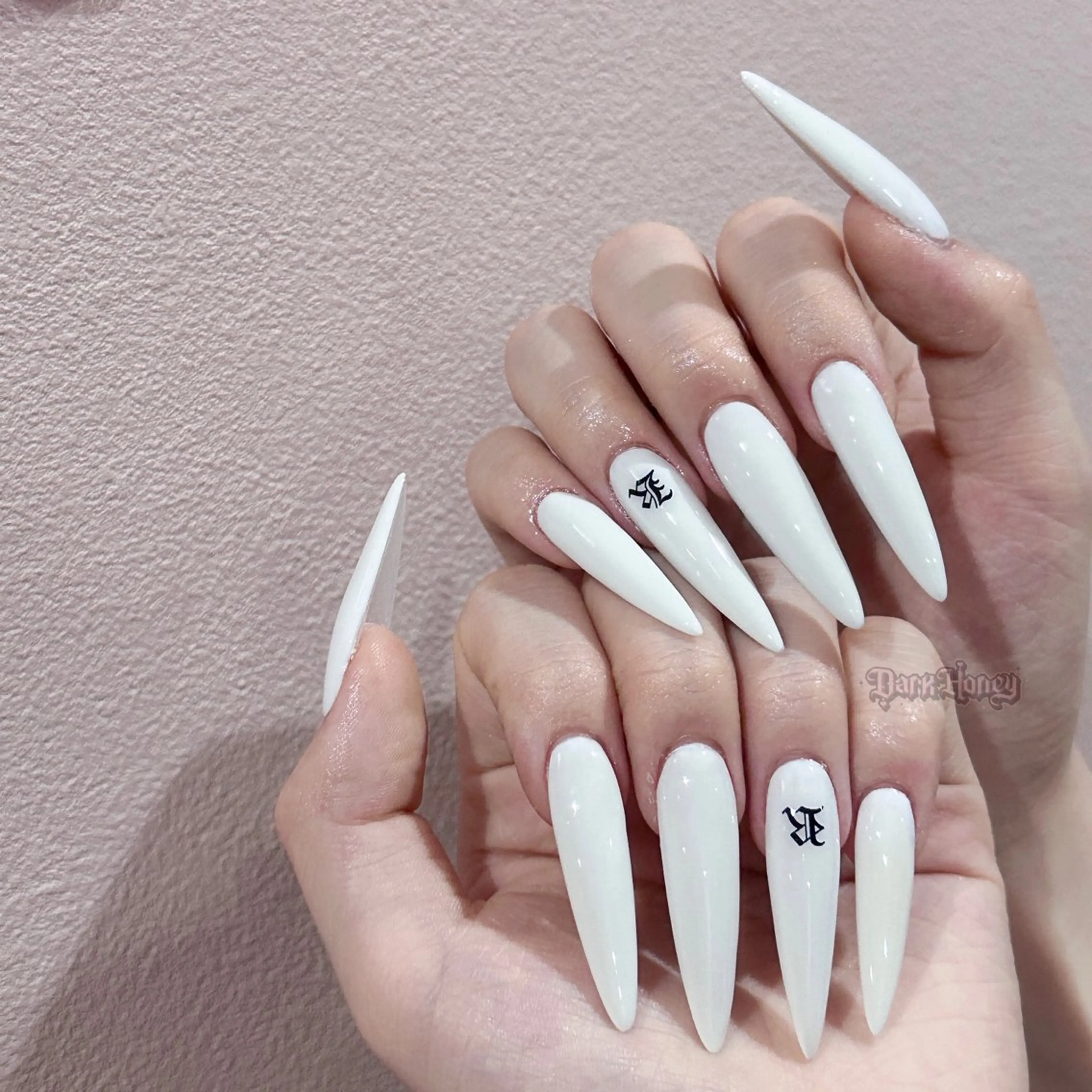 ネイル Dark honey スカルプ専門原宿店のネイルデザイン