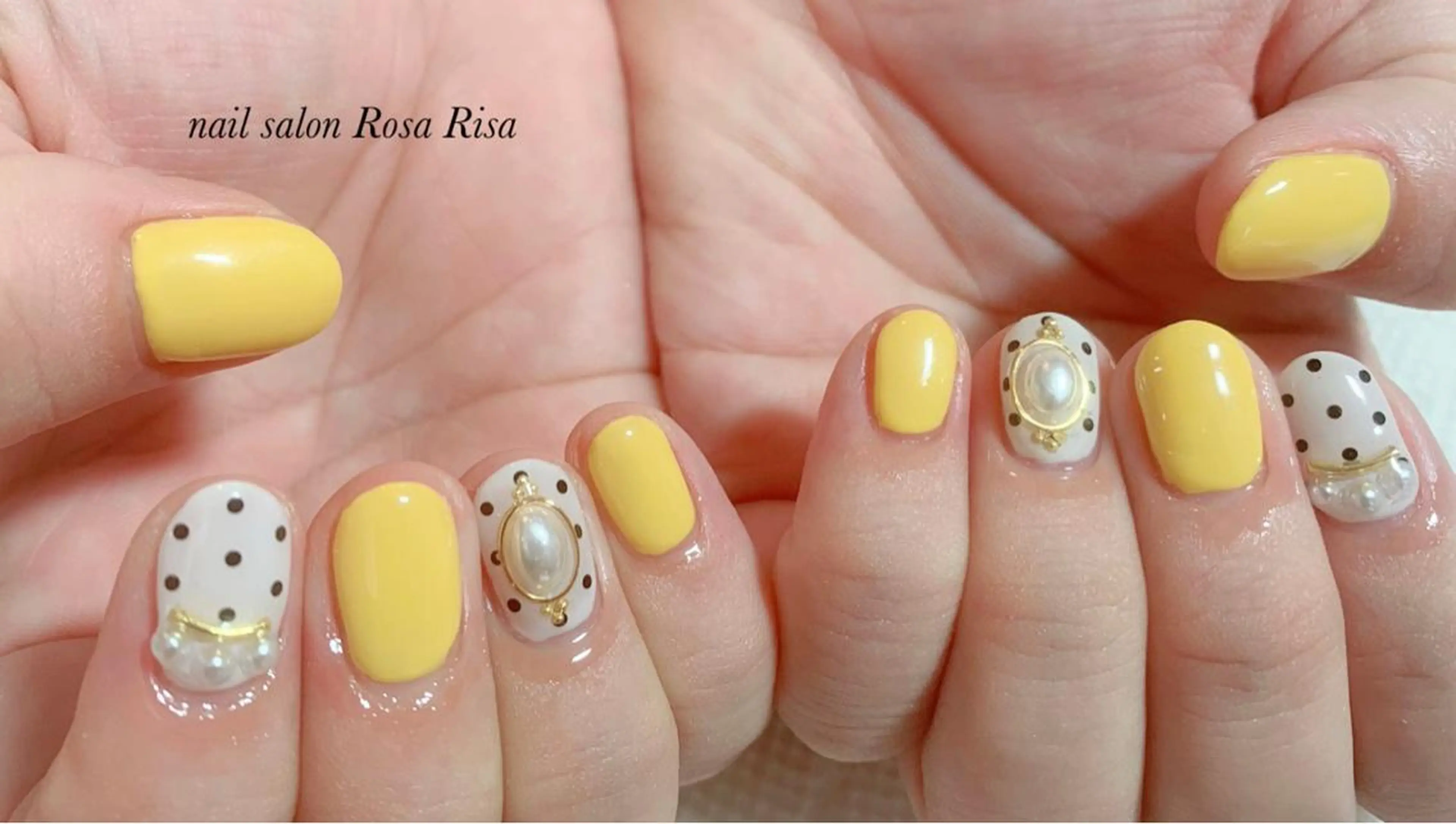 ショート ネイル ドット ネイルスタジオ シェイクユアハンズのネイルデザイン