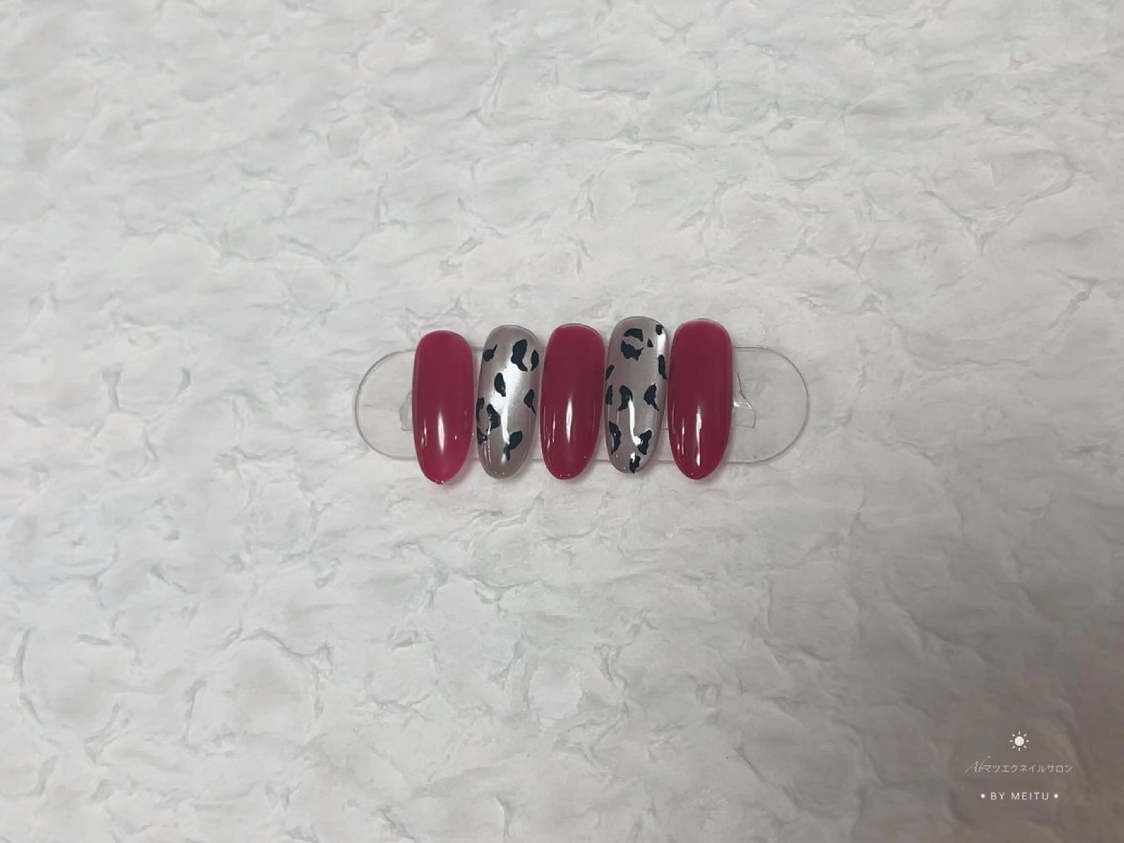 ネイル アニマル柄 ボルドー マグネットネイル ミラーネイル 冬ネイル AB マツエクネイルサロンのネイルデザイン