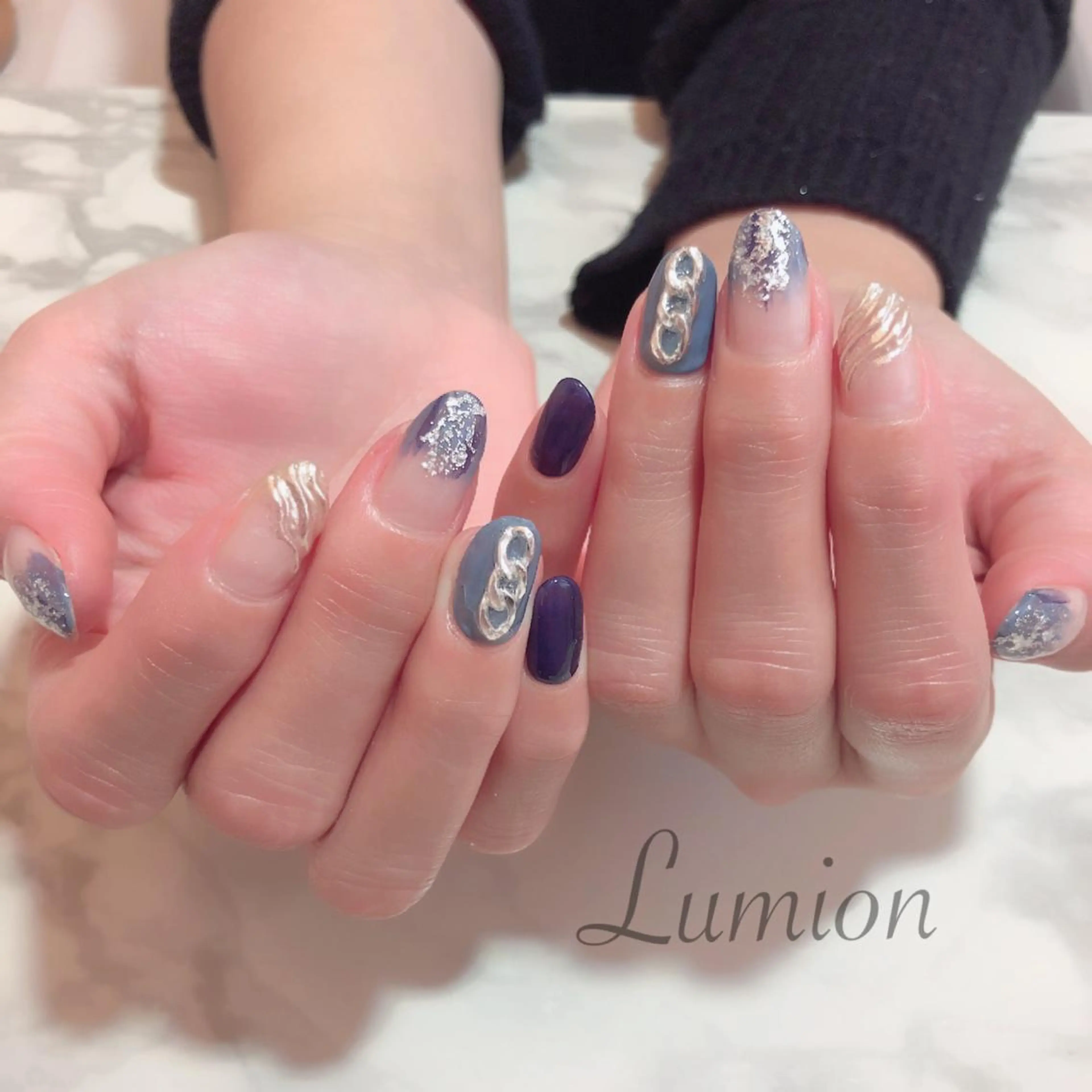ネイル ブルー ニュアンスネイル シルバー ハンドネイル nailroom Lumionのネイルデザイン