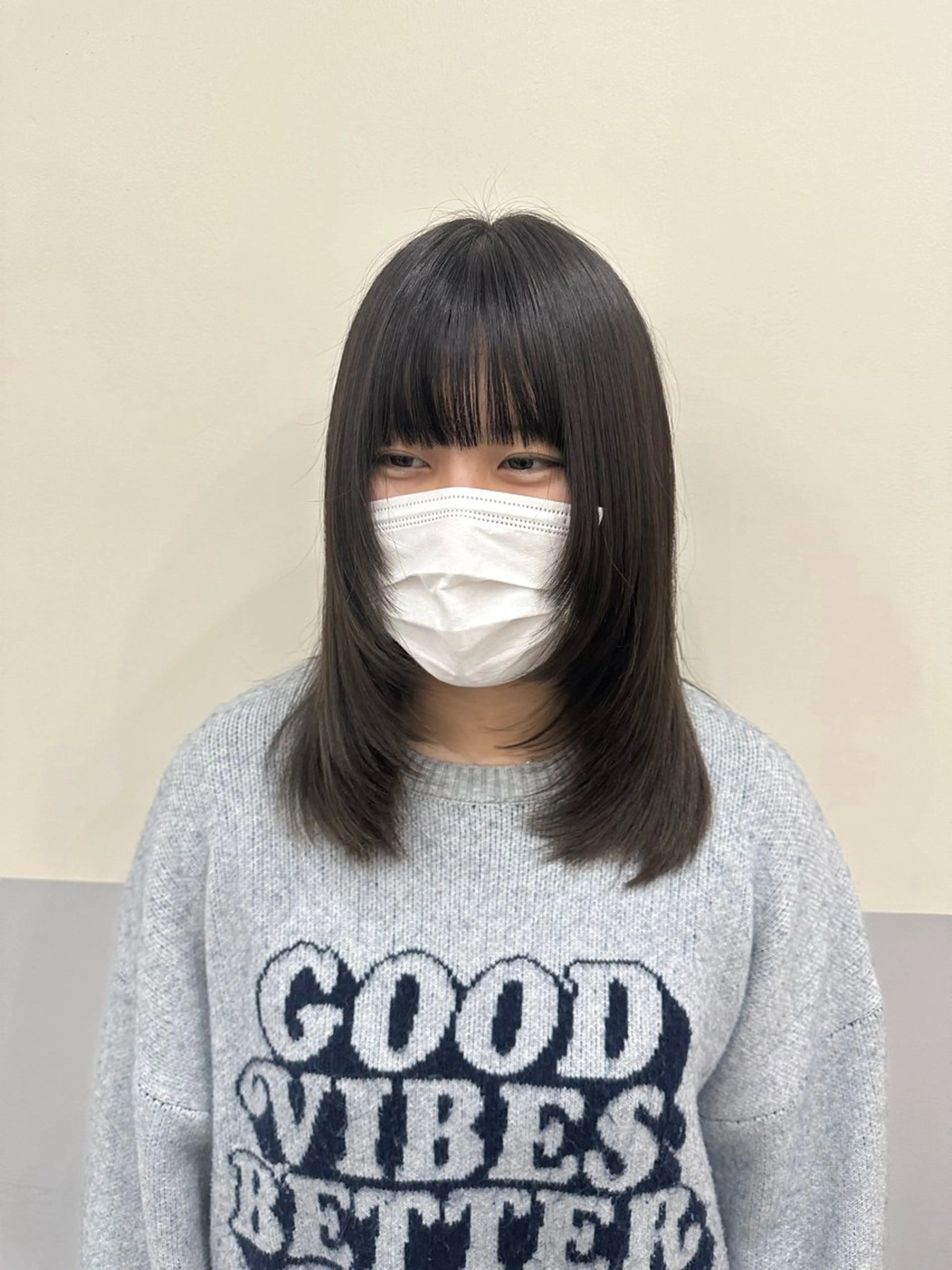 ミディアム レイヤーカット 三浦彩那/ 透明感カラー/岡崎のヘアスタイル