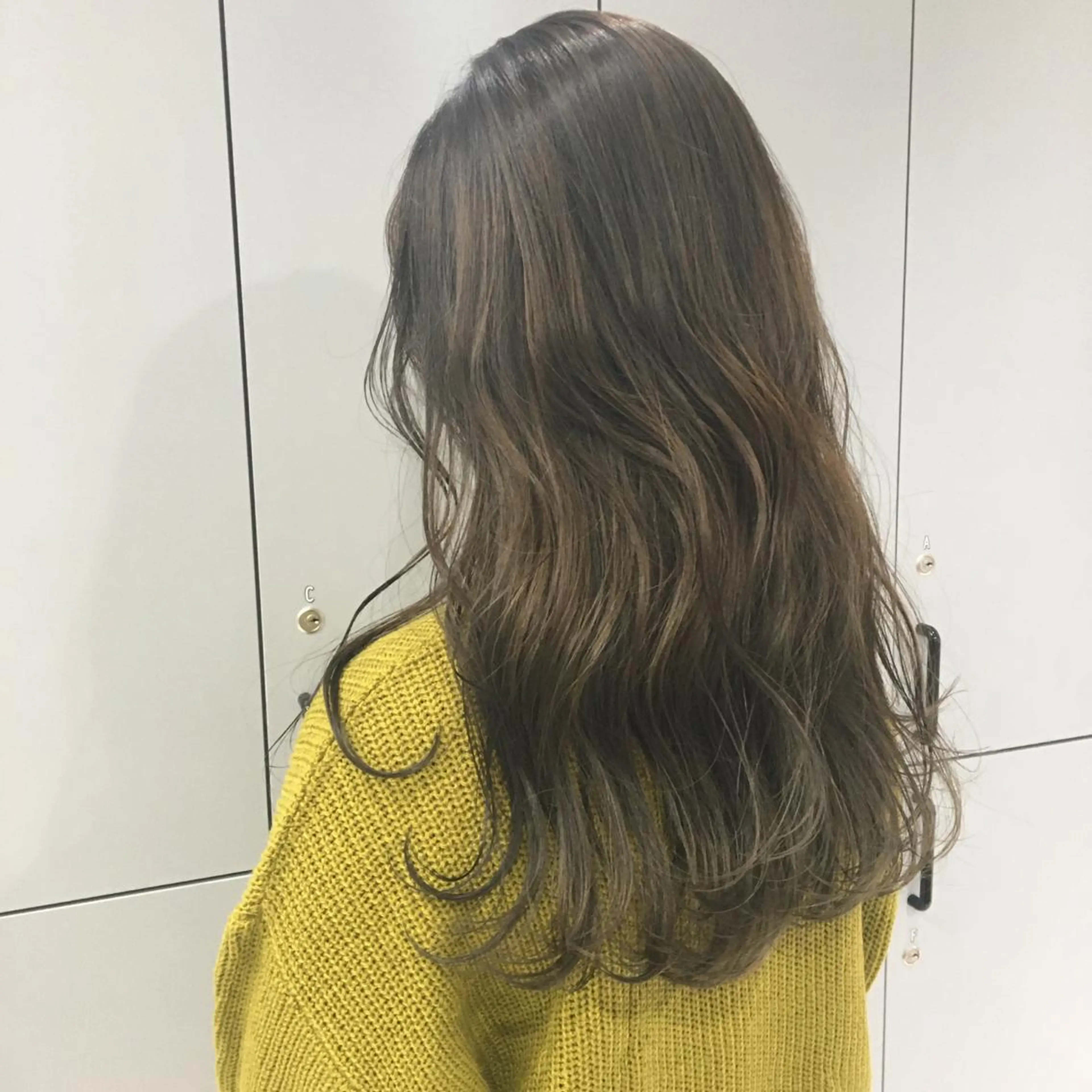 ロング カラー ベージュカラー カット ヘアカラー トリートメント 狩野 羅夢のヘアスタイル