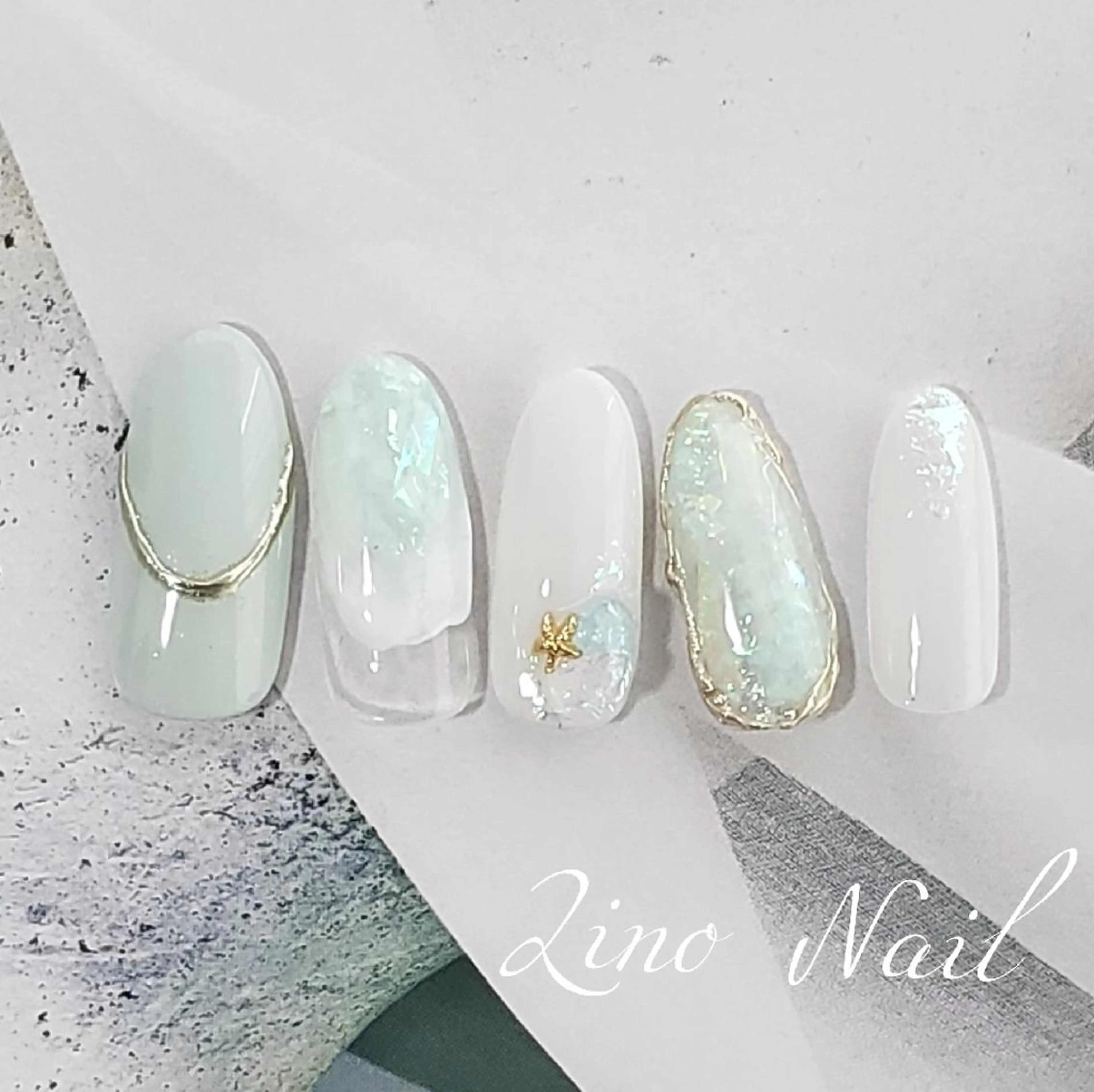 ネイル オーロラネイル カジュアル ジェルネイル グリーン キラキラネイル ハンドネイル Lino Nailのネイルデザイン