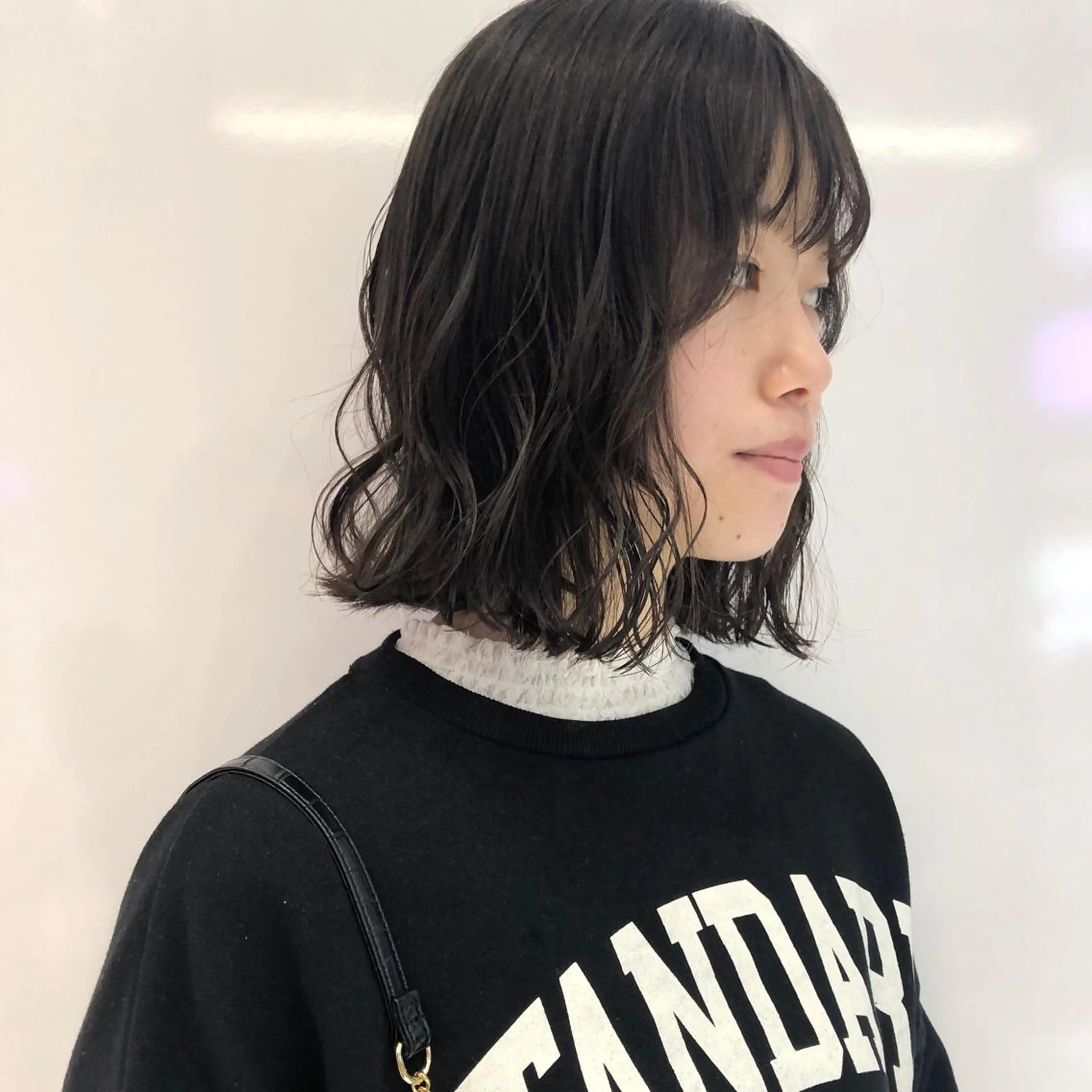 ミディアム カラー 黒髪 ボブ 相川 愛実のヘアスタイル