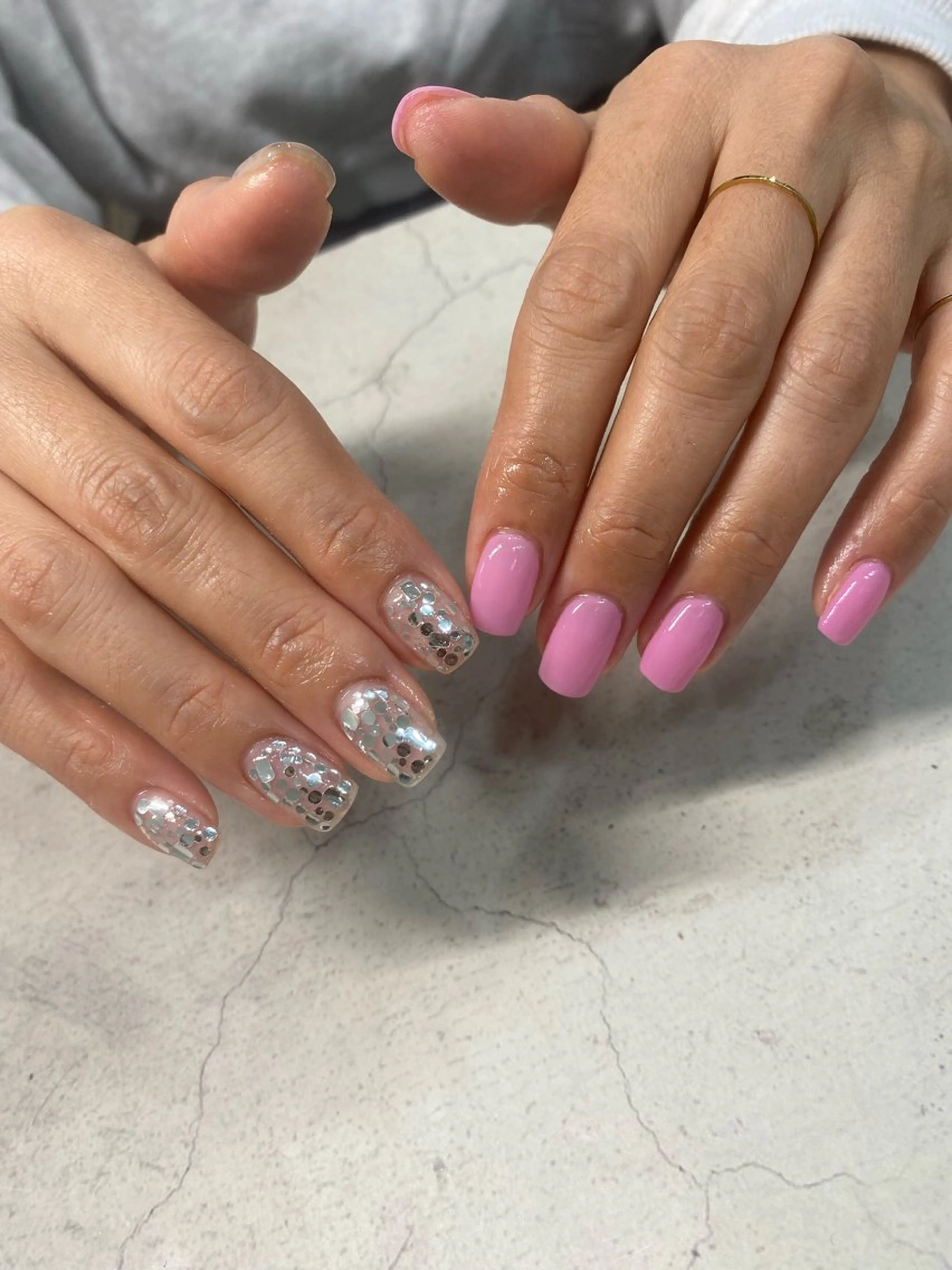 ネイル キラキラネイル ワンカラーネイル ピンク シルバー シンプルネイル Olive nail salon所属・kawaguchi yukiのネイルデザイン