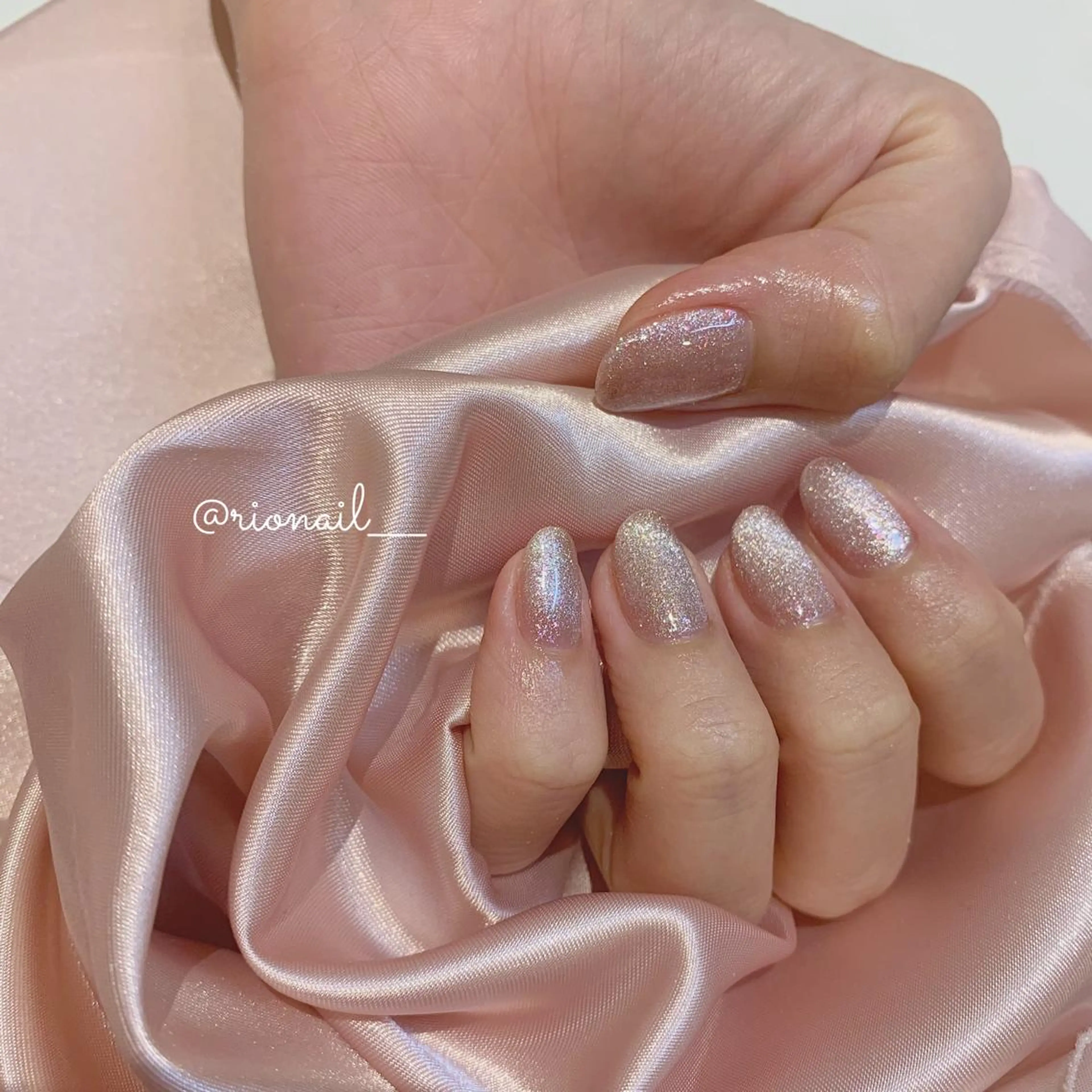 ネイル オーロラネイル 𝘙𝘪𝘰𝘯𝘢 ...🕯🤍のネイルデザイン