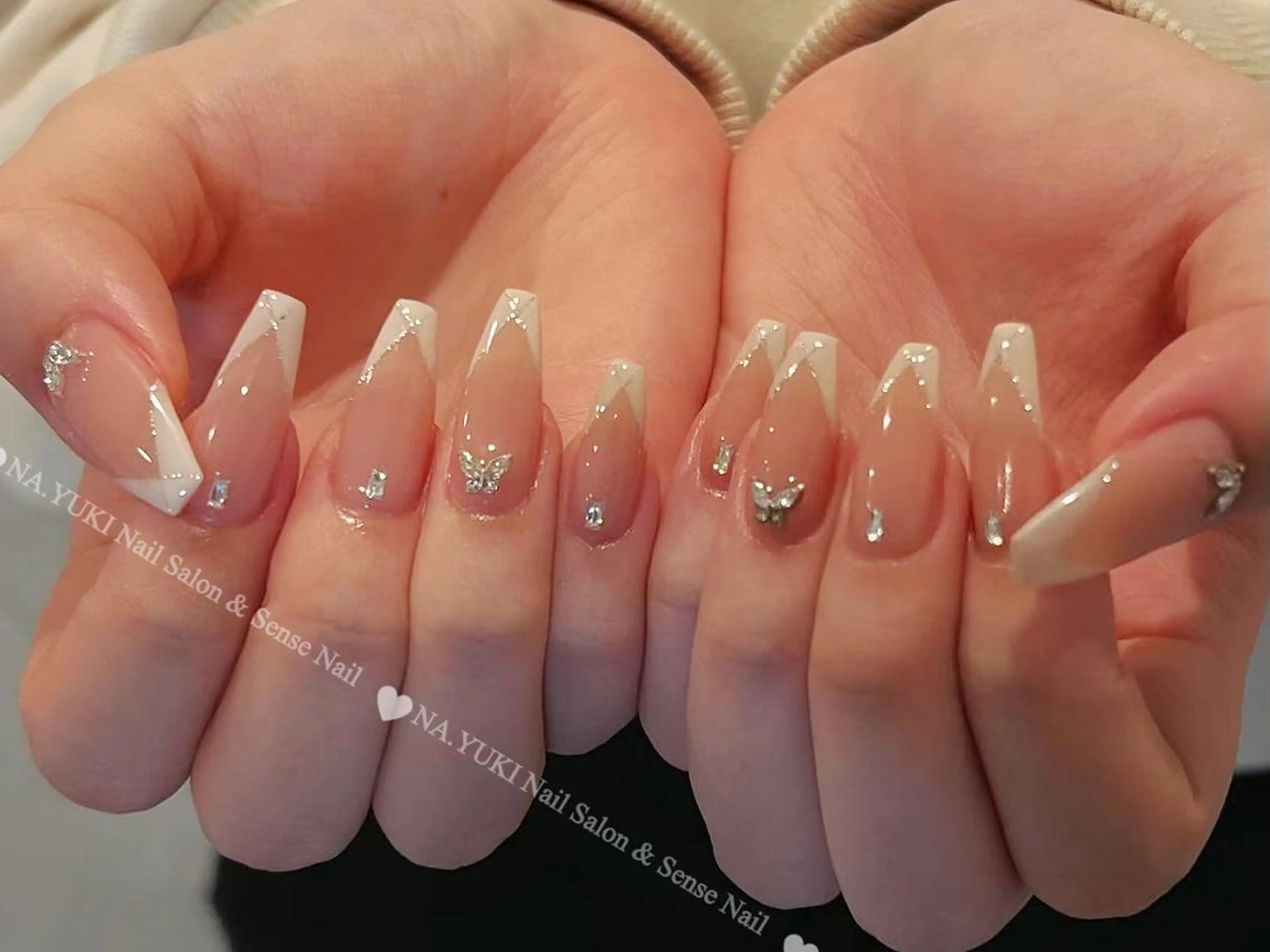 ネイル フレンチネイル ジェルネイル ミディアムネイル ミラーネイル シンプルネイル ハンドネイル Queening 🦋のネイルデザイン